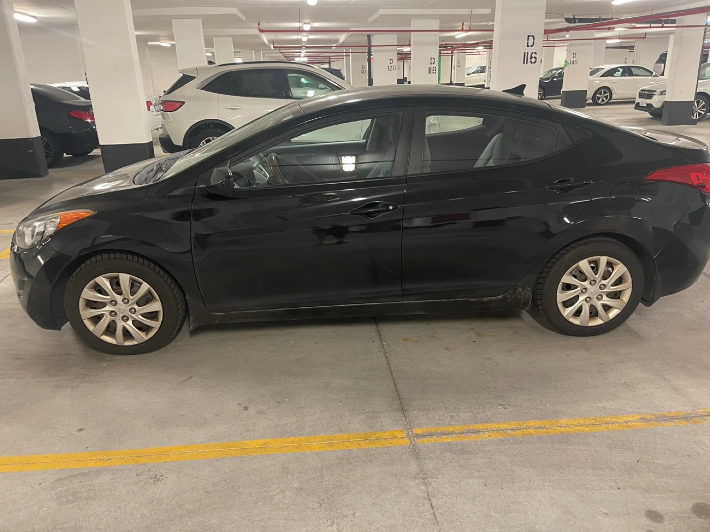 Hyundai Elantra - Black Sedan - photo 3