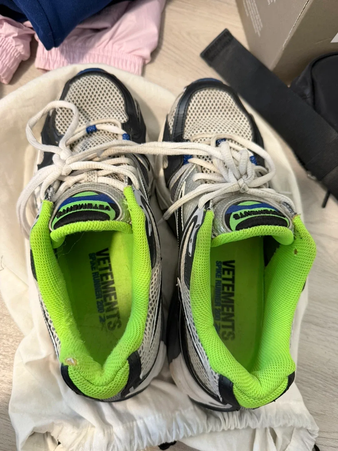 Vetements running shoes image indicator(2)