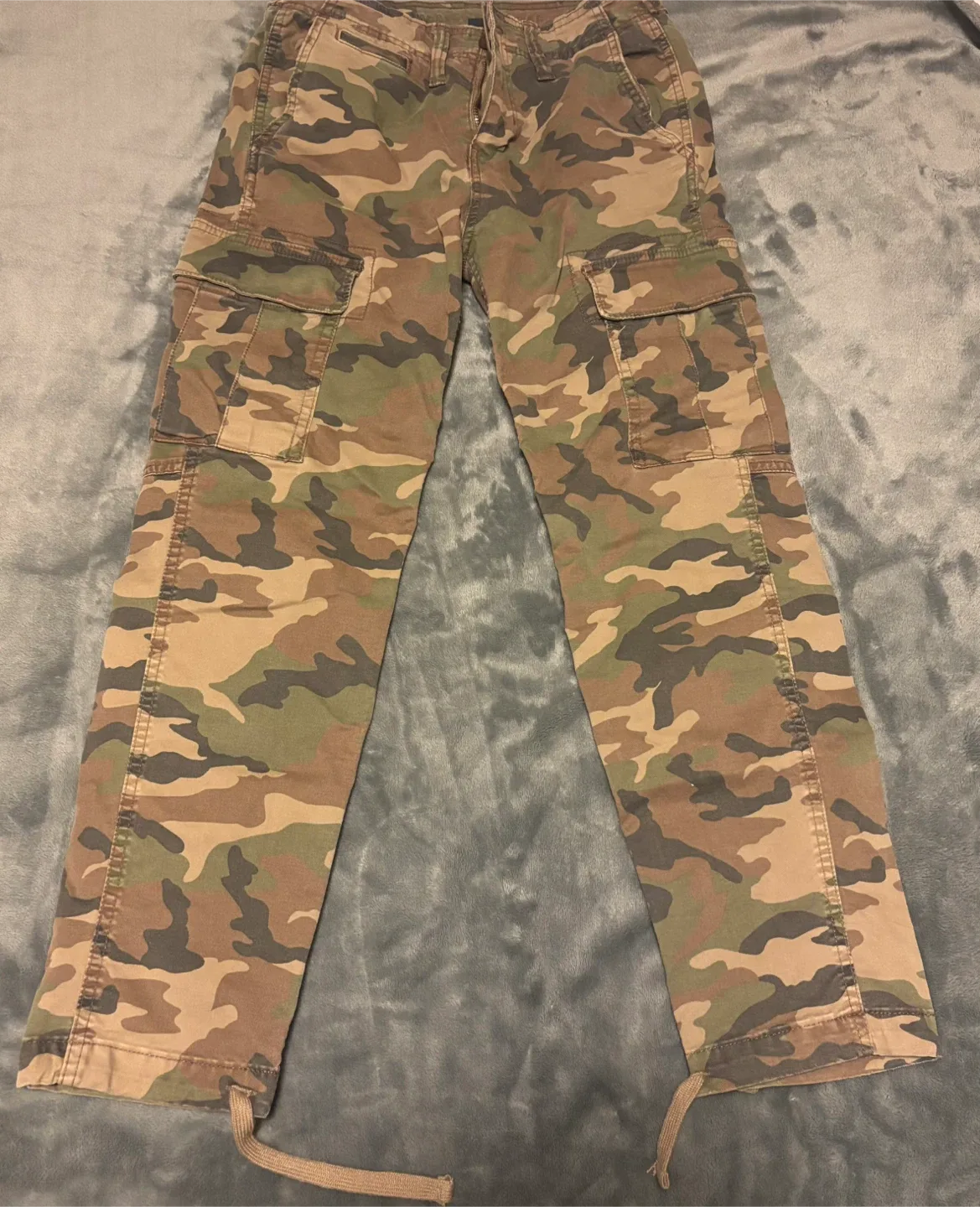 American Eagle Camo Cargo Pants thumbnail