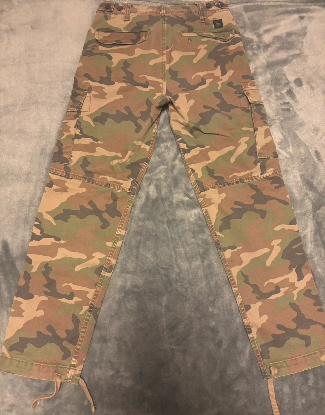 American Eagle Camo Cargo Pants image indicator(2)