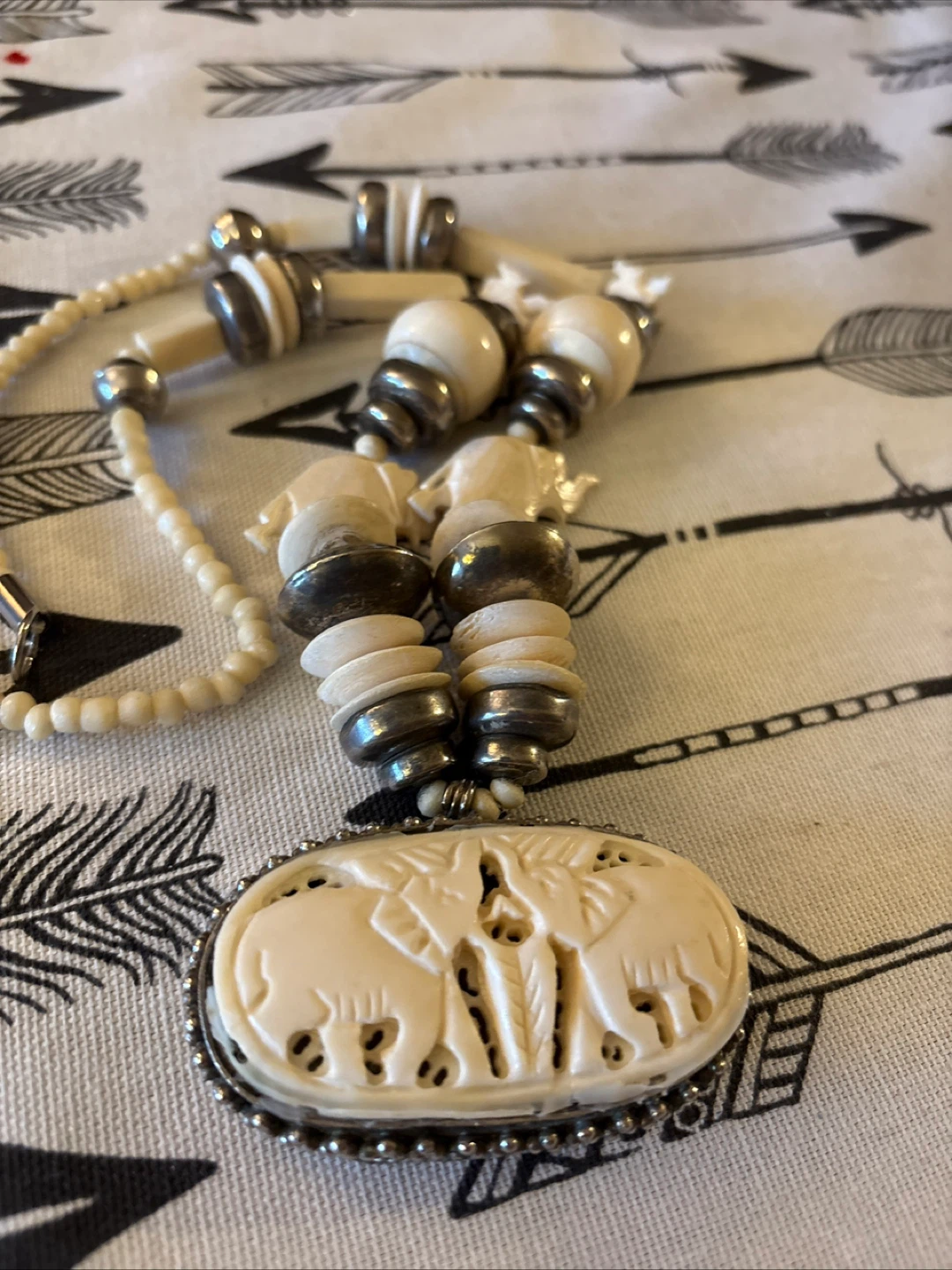 Elephant Pendant Necklace - Ivory Color - photo 3