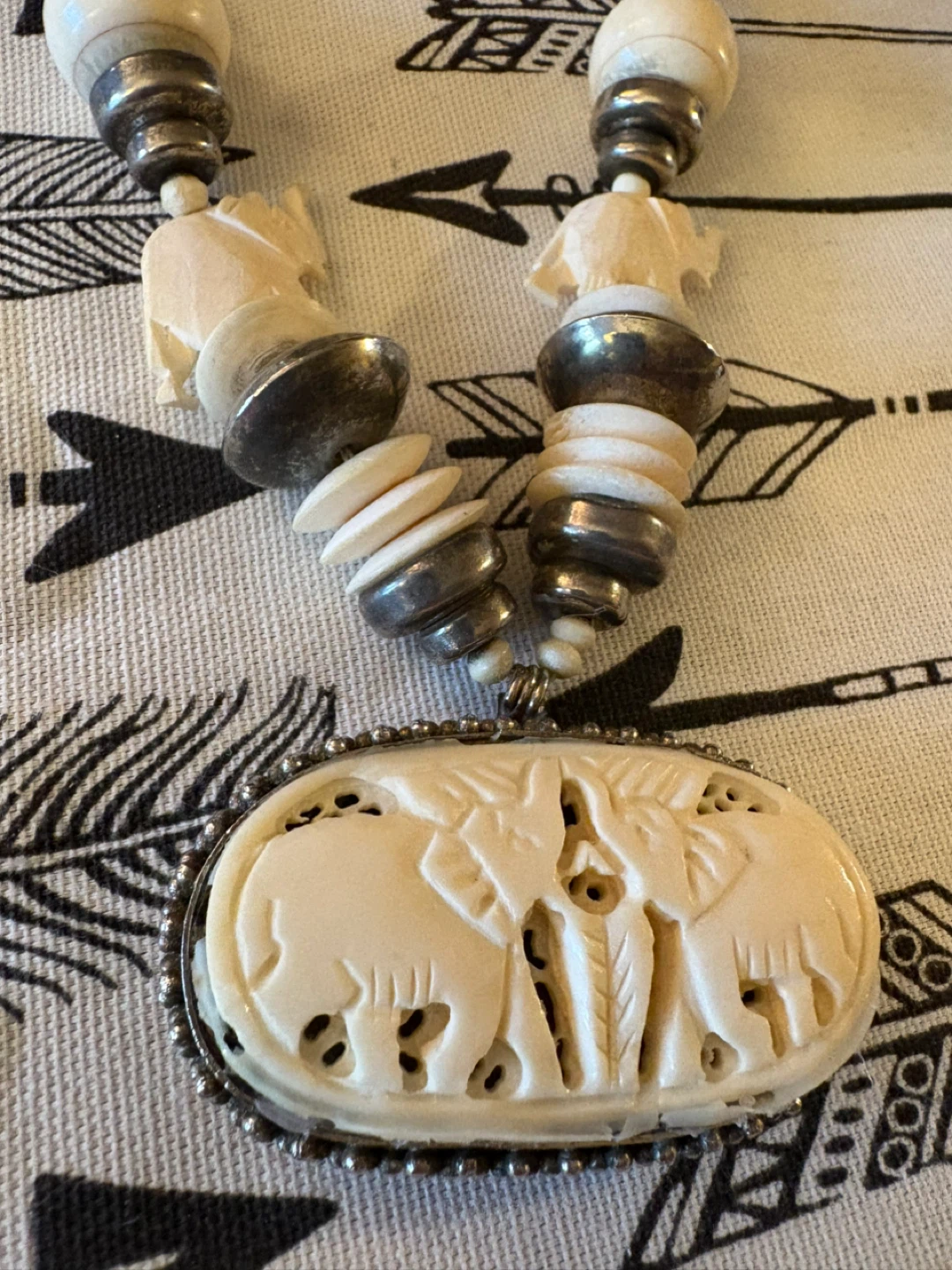 Elephant Pendant Necklace - Ivory Color - photo 2