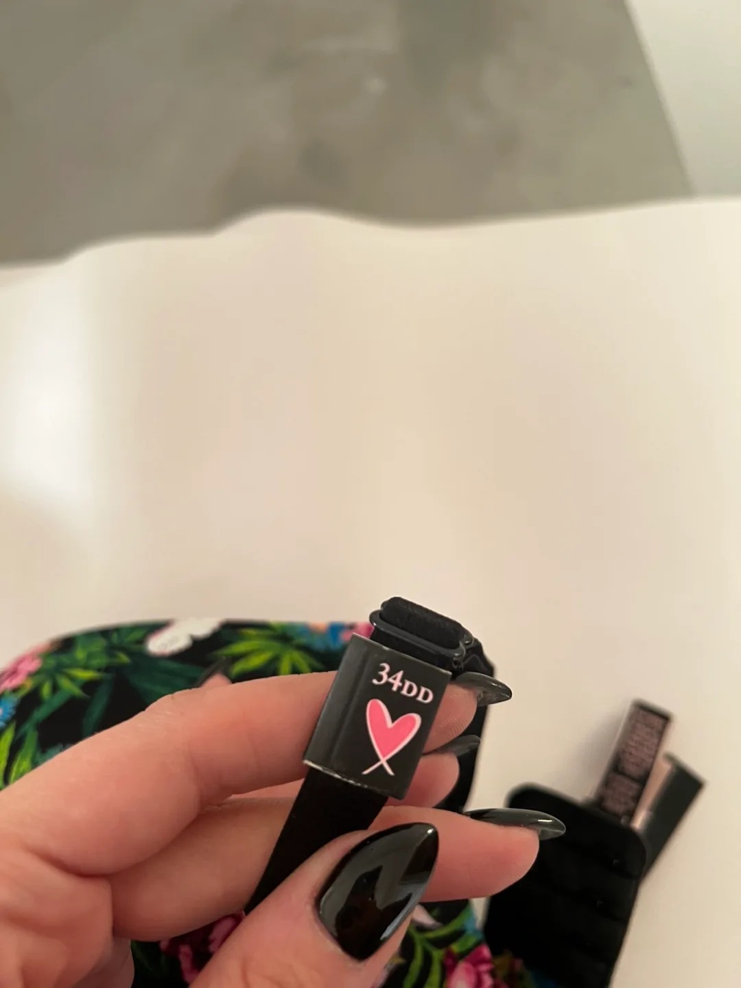 Brand NewVictoria's Secret Floral Bra - Size 34DD image indicator(3)