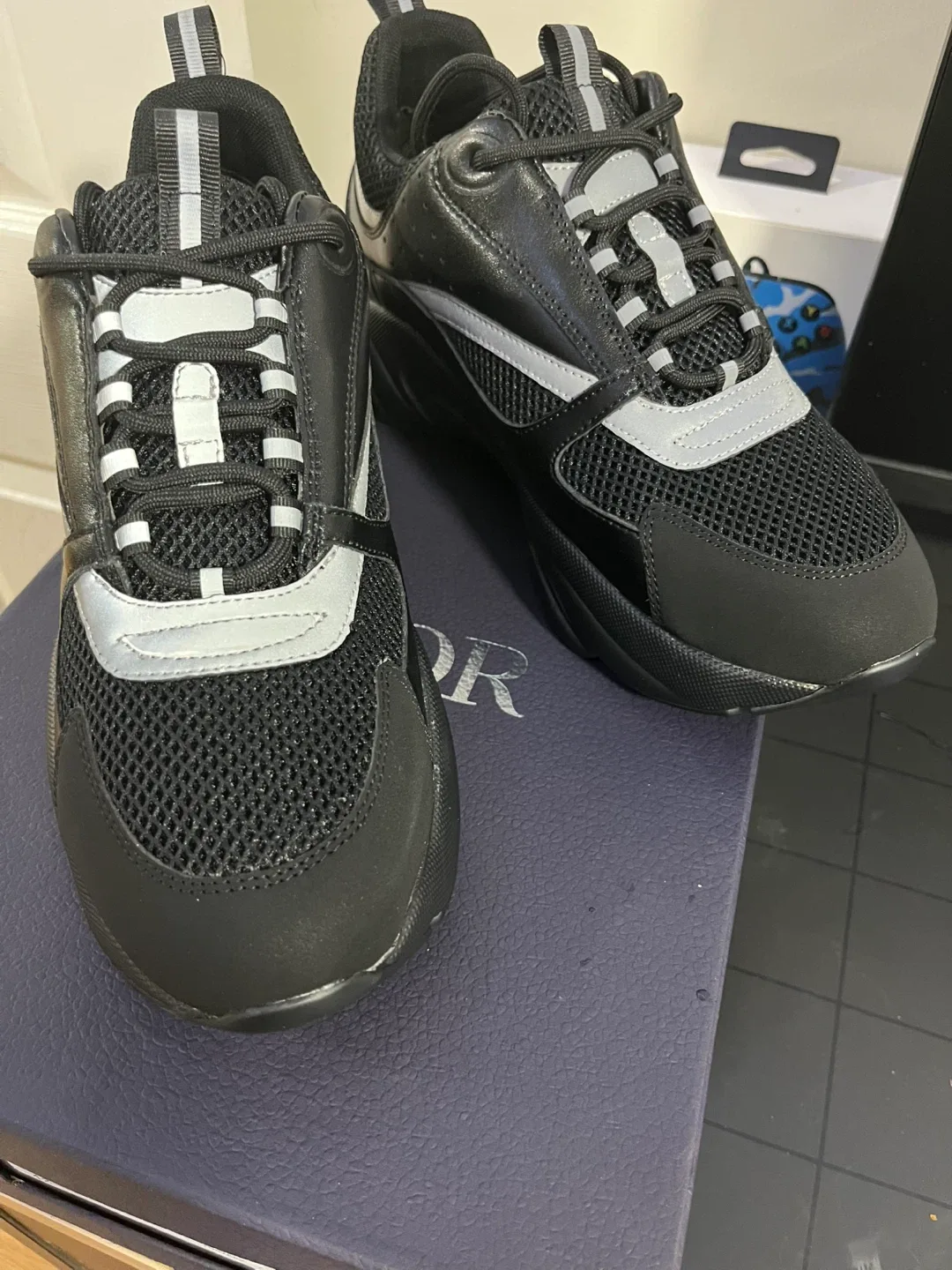 Dior B22 Black image indicator(2)