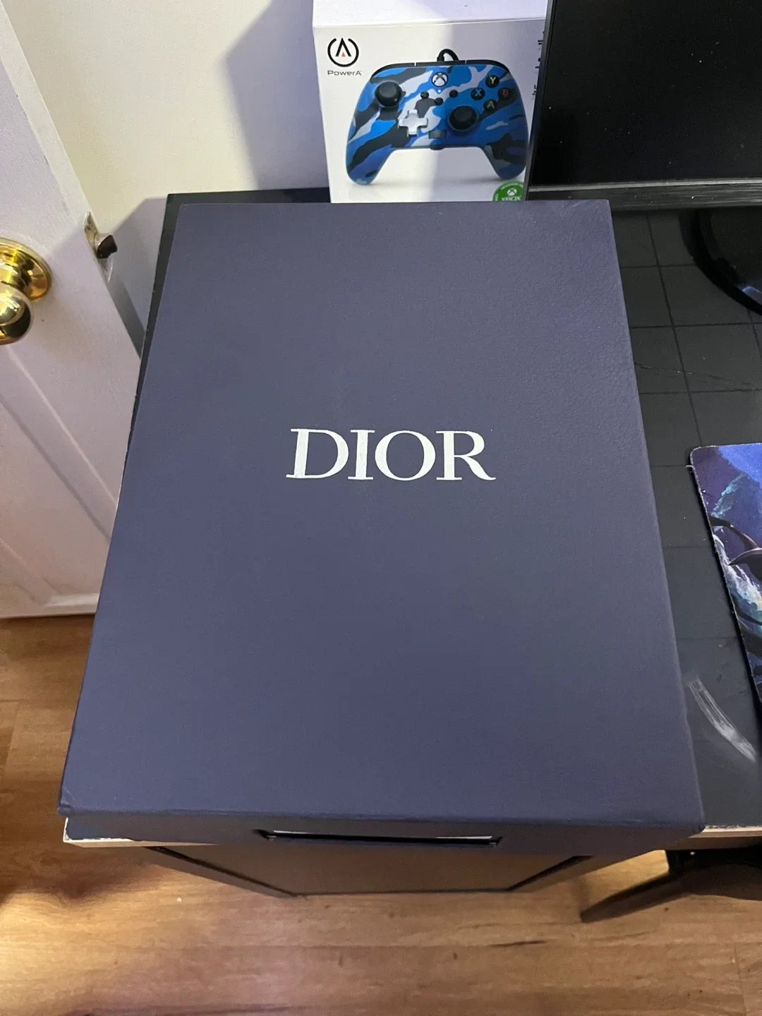 Dior B22 Black image indicator(3)