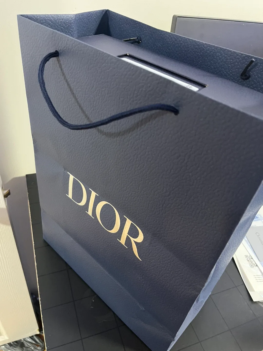 Dior B22 Black image indicator(4)