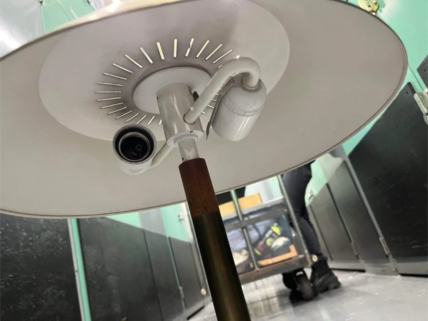 Mid-Century Brass & Teak Table Lamp – Scandinavian Design image indicator(5)