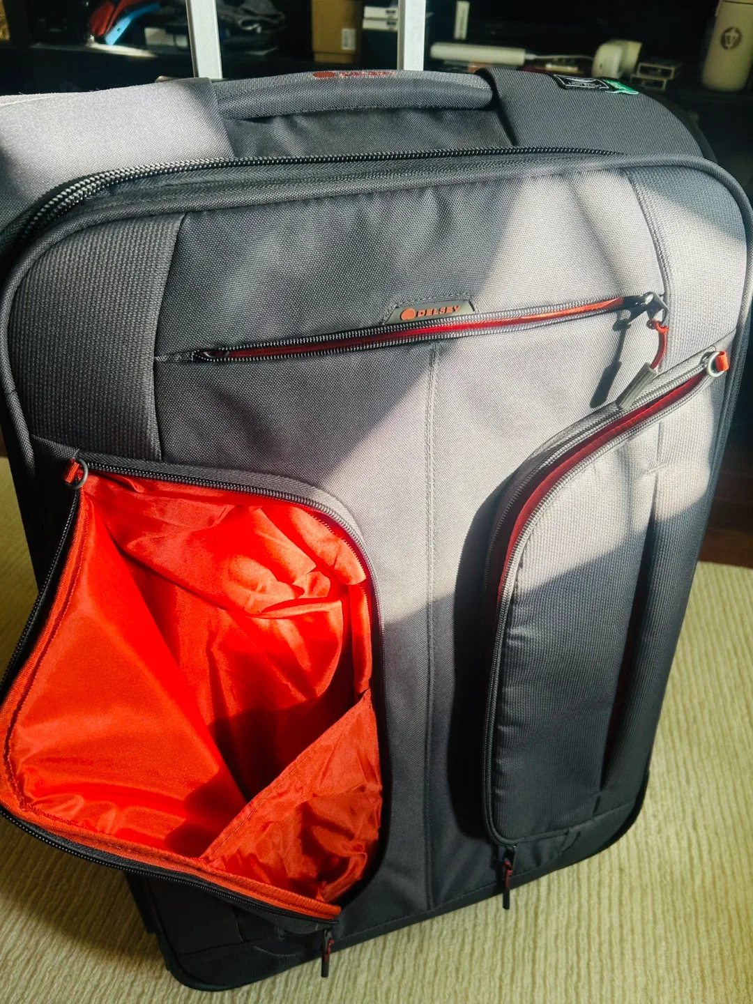 DELSEY Medium Expandable Luggage image indicator(2)