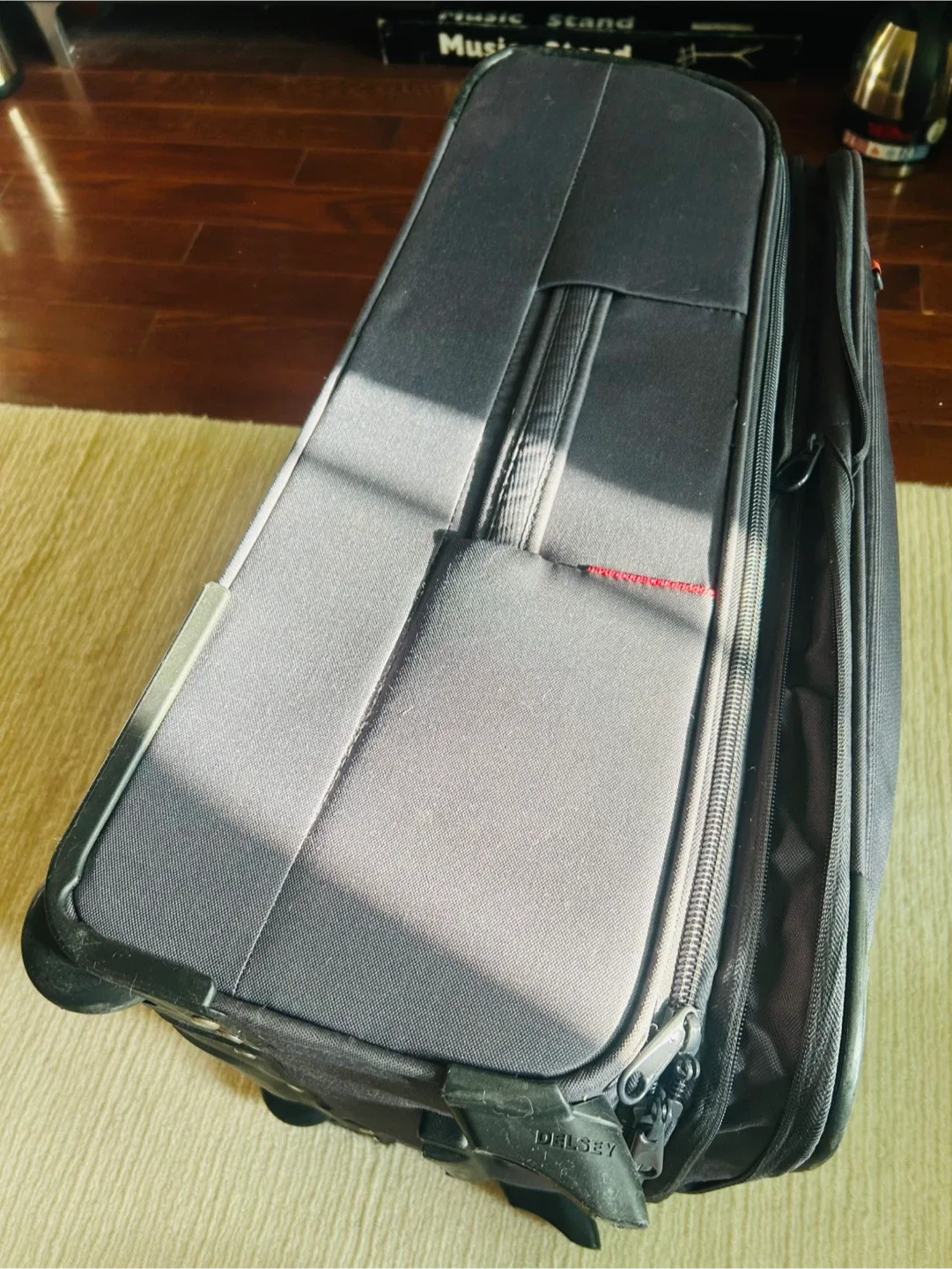 DELSEY Medium Expandable Luggage image indicator(8)