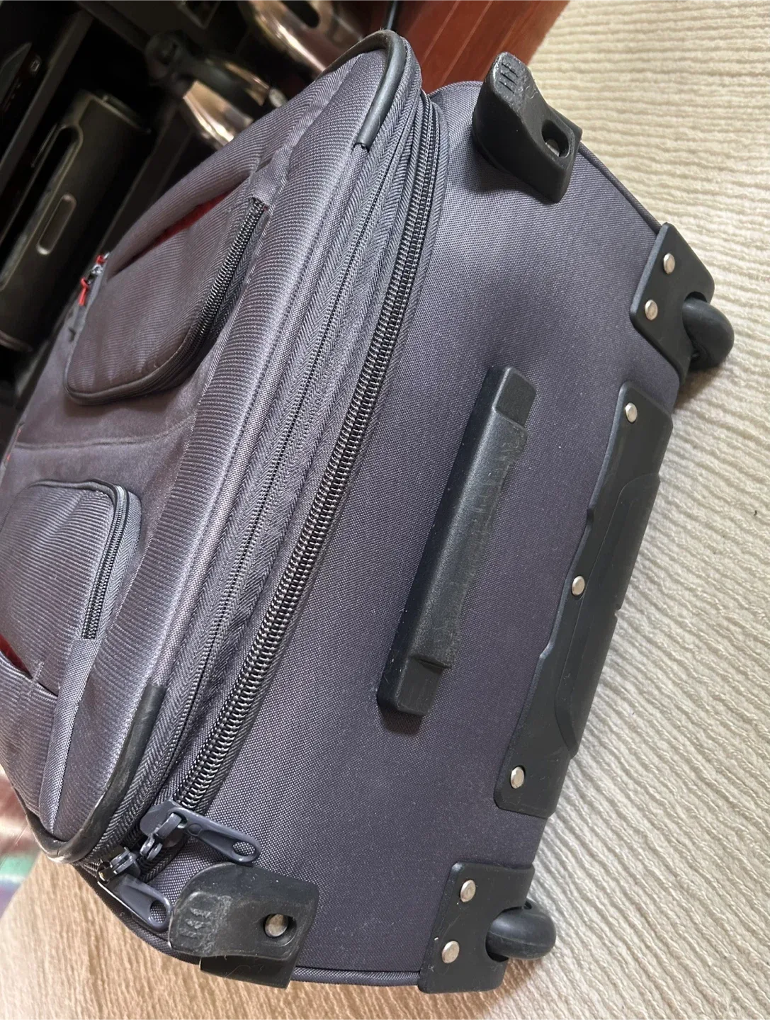 DELSEY Medium Expandable Luggage image indicator(7)