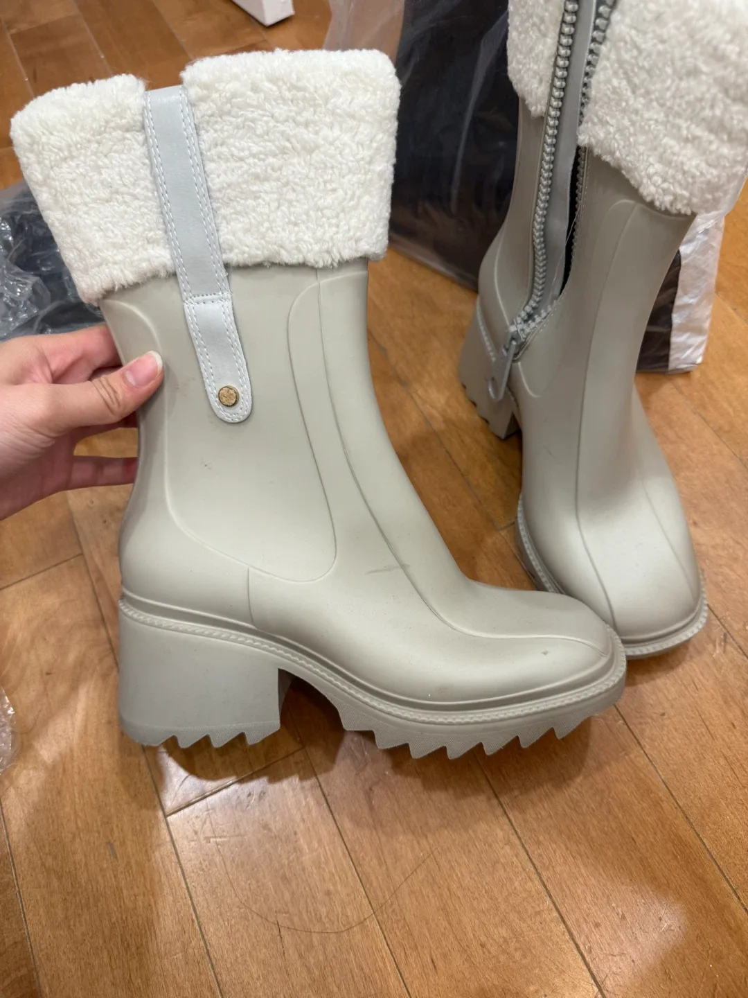 Chloé Women's Grey Rain Boots Size US 7 image indicator(2)