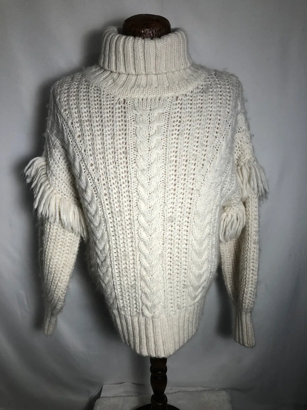 Women’s Cream Fringed Sweater. Size Small.