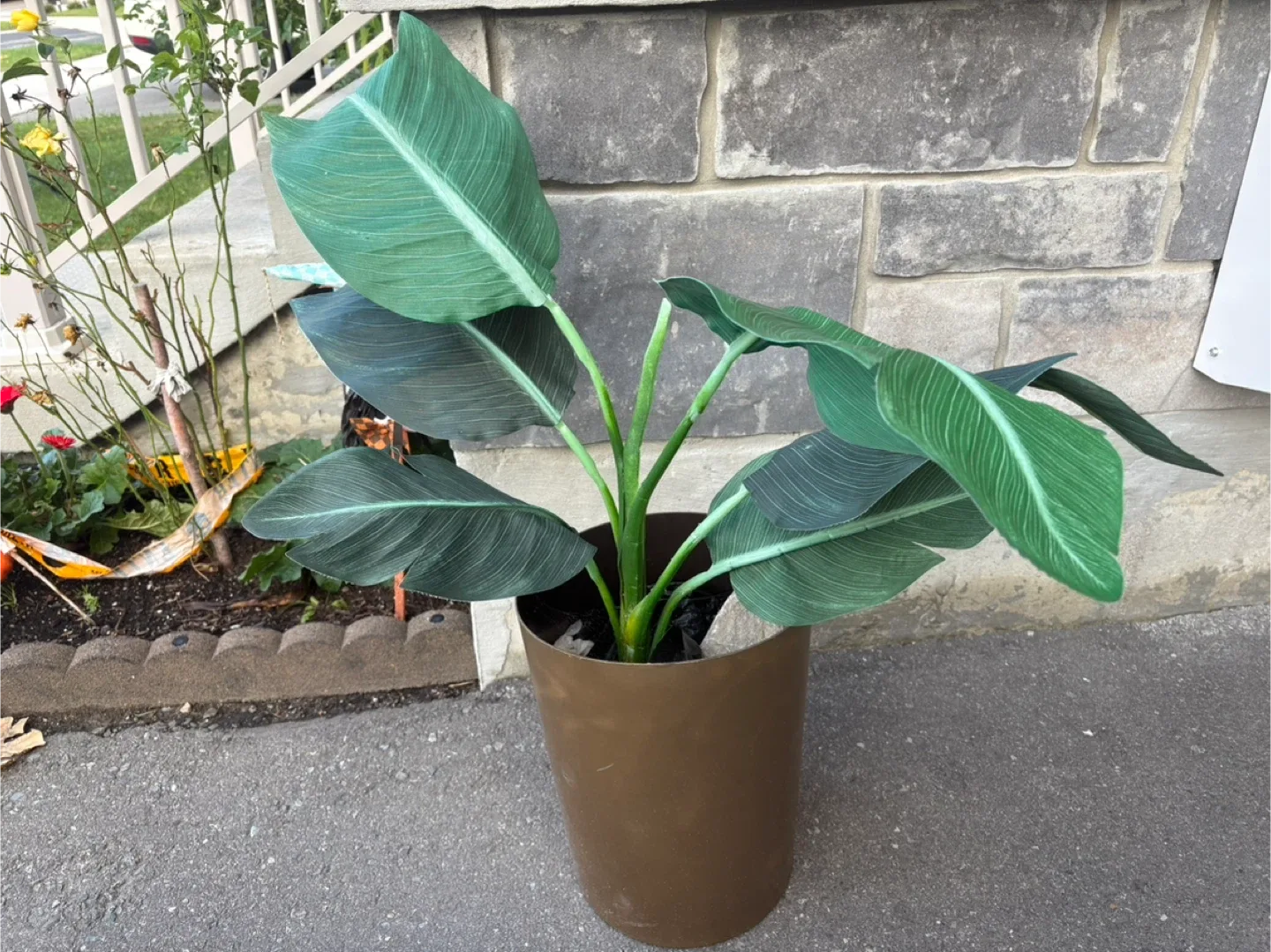 Potted Faux Plant image indicator(3)