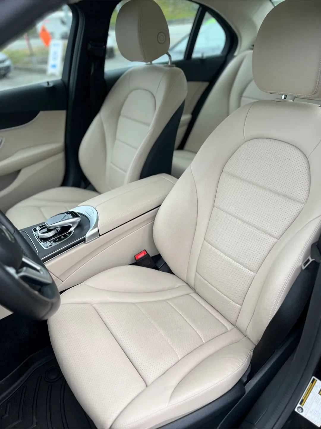 Mercedes-Benz C300 4MATIC image indicator(8)