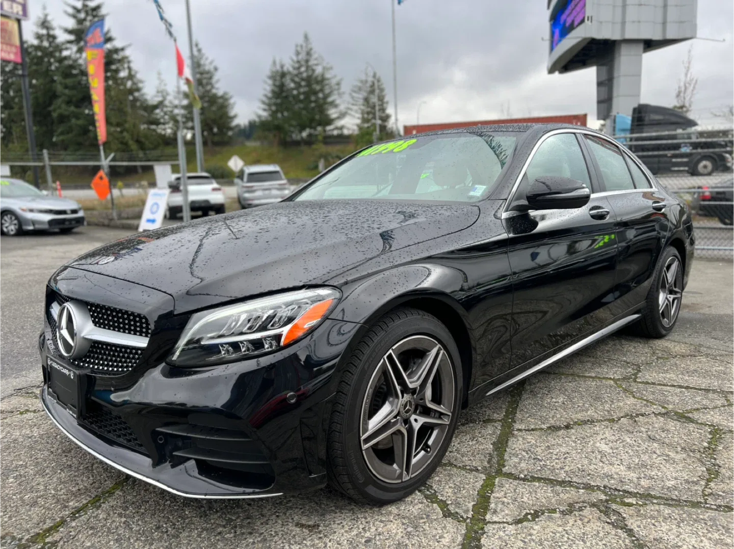 Mercedes-Benz C300 4MATIC thumbnail