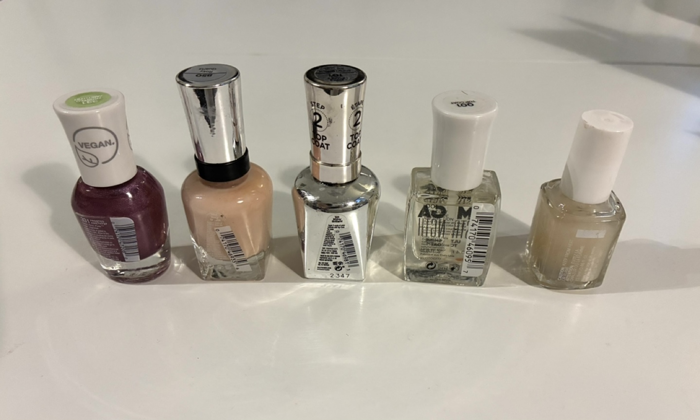 5 nail polishes - photo 2