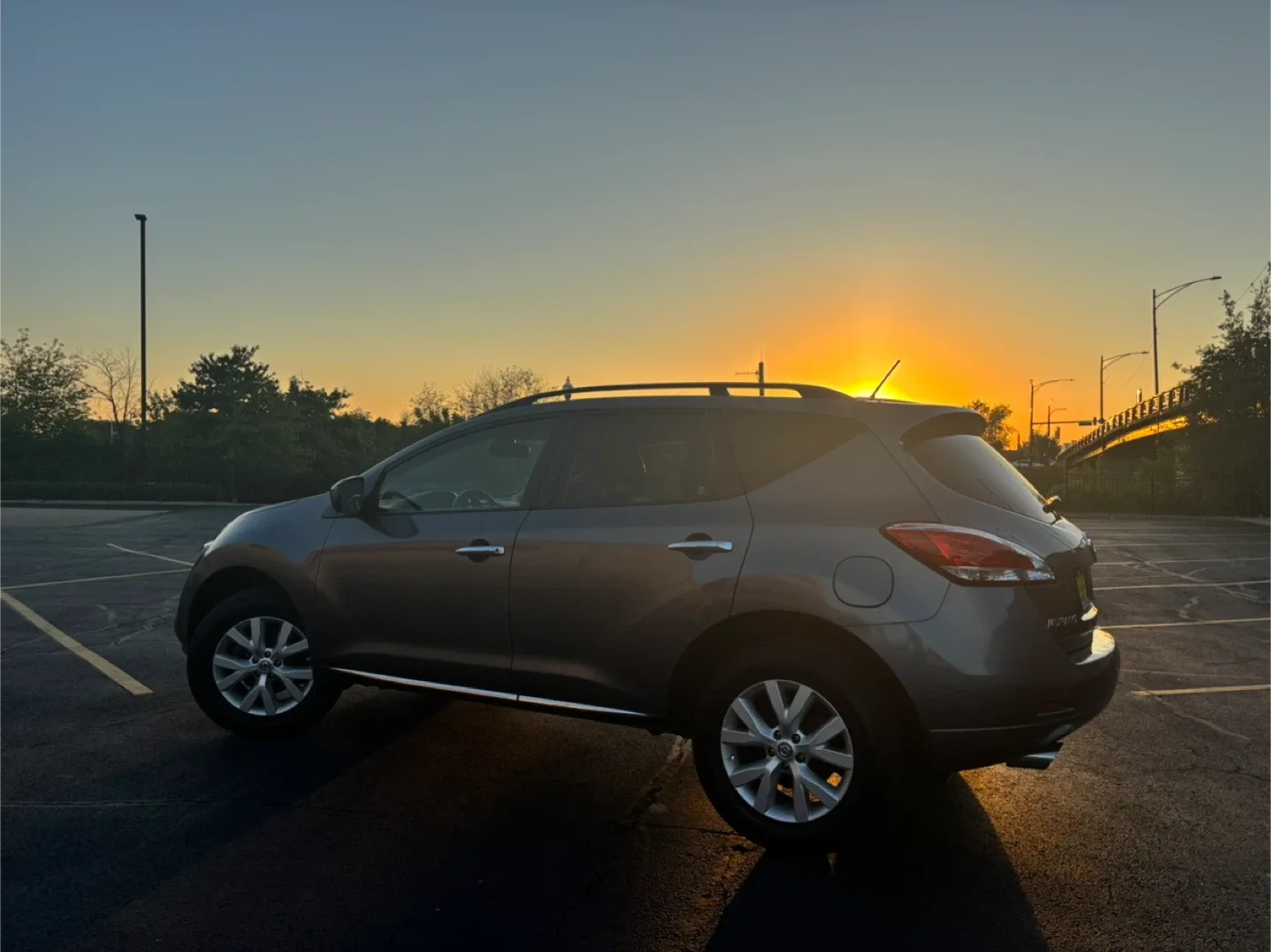 2014 Nissan Murano SL AWD – Clean Title – 154k miles image indicator(9)