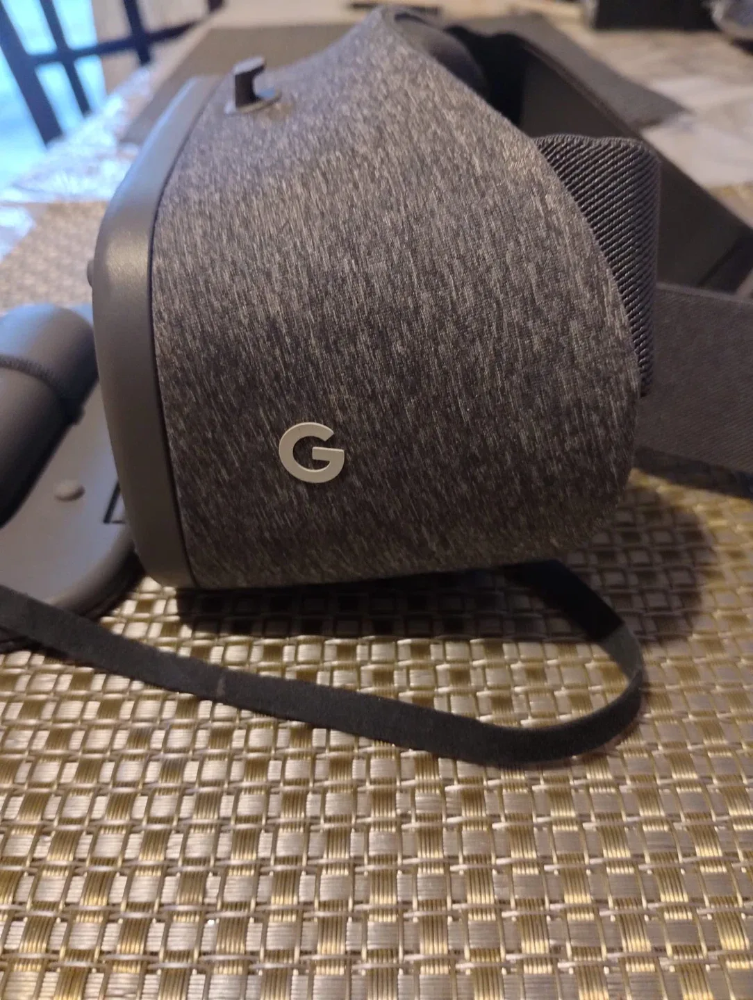 Google VR Headset with Controller image indicator(2)