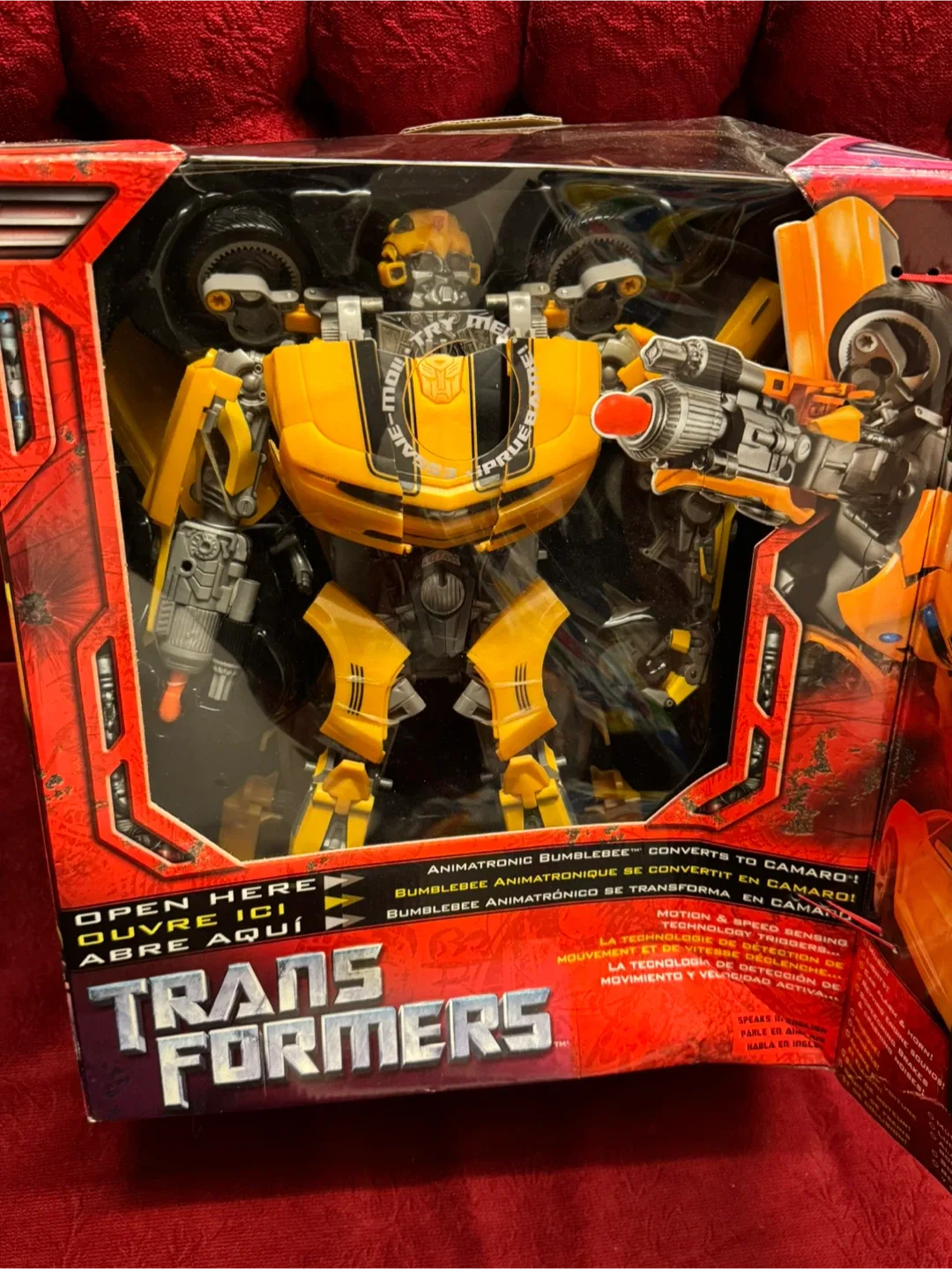 Transformers Ultimate Bumblebee Supreme Class image indicator(2)