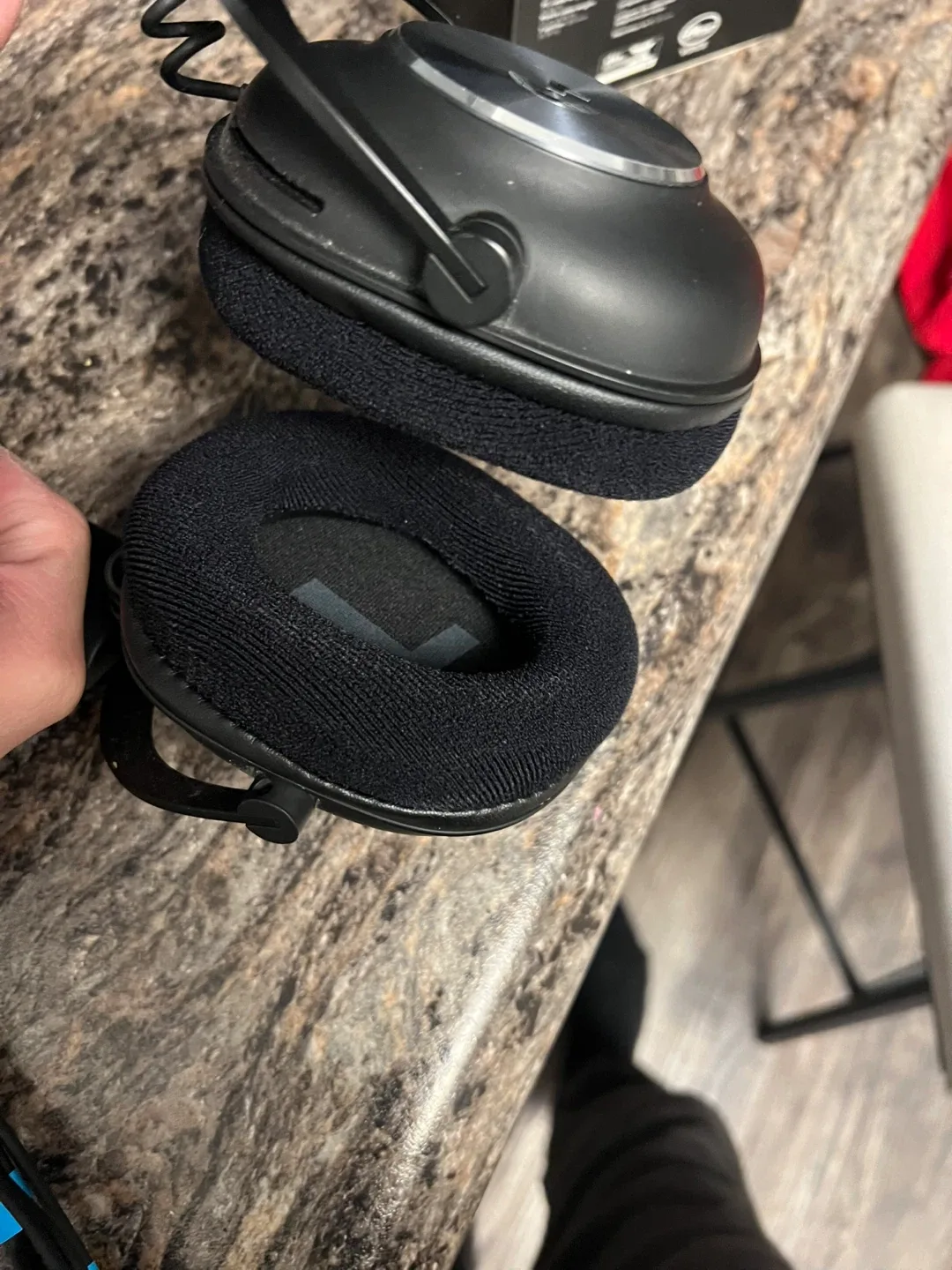 Logitech G Pro Gaming Headset image indicator(3)