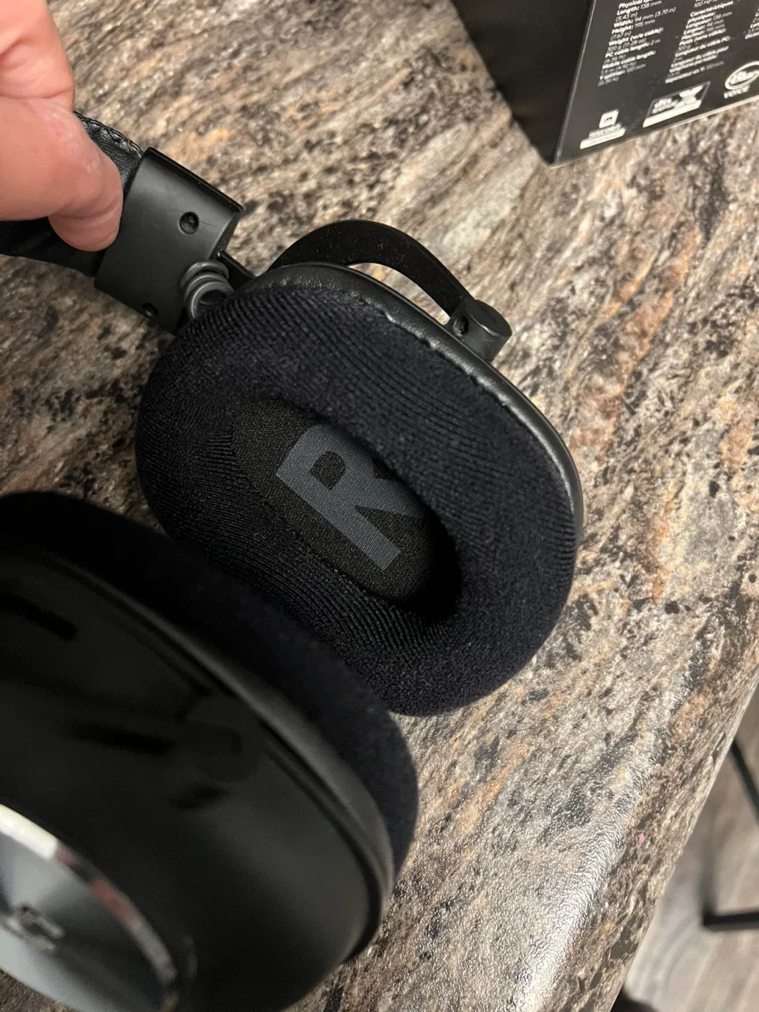 Logitech G Pro Gaming Headset image indicator(4)