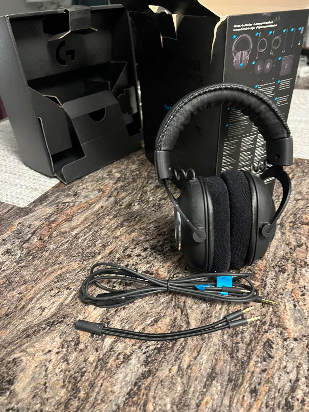 Logitech G Pro Gaming Headset image indicator(2)