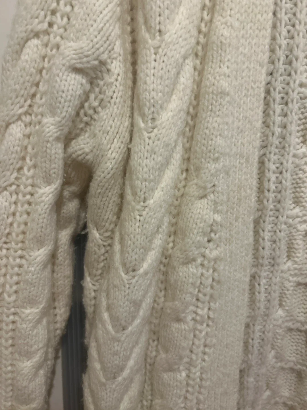 Uniqlo Cream Cable Knit Cardigan - Size S image indicator(2)
