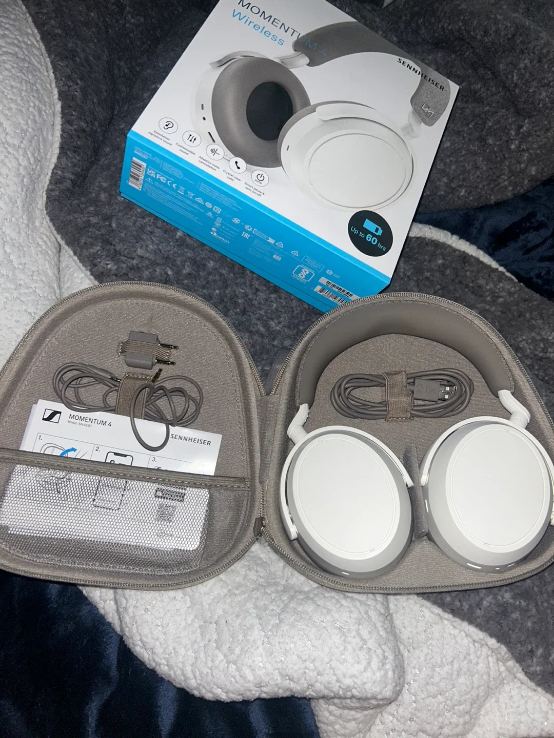 Sennheiser Momentum 4 Wireless White Headphones image indicator(2)