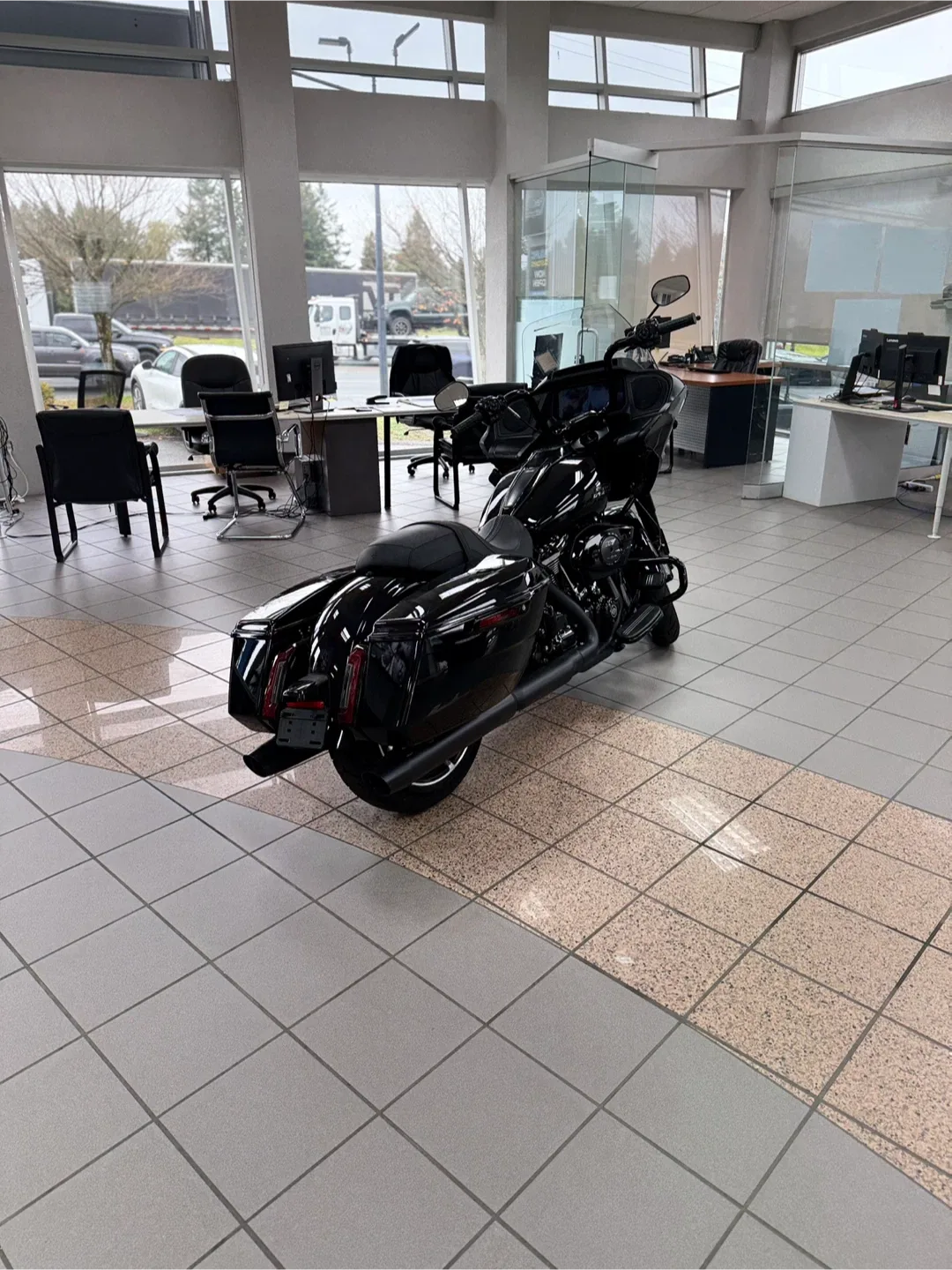 Harley-Davidson Road Glide - Black image indicator(4)