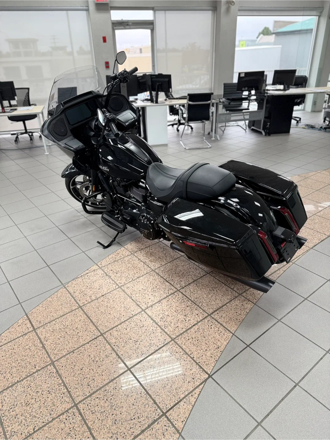 Harley-Davidson Road Glide - Black image indicator(6)