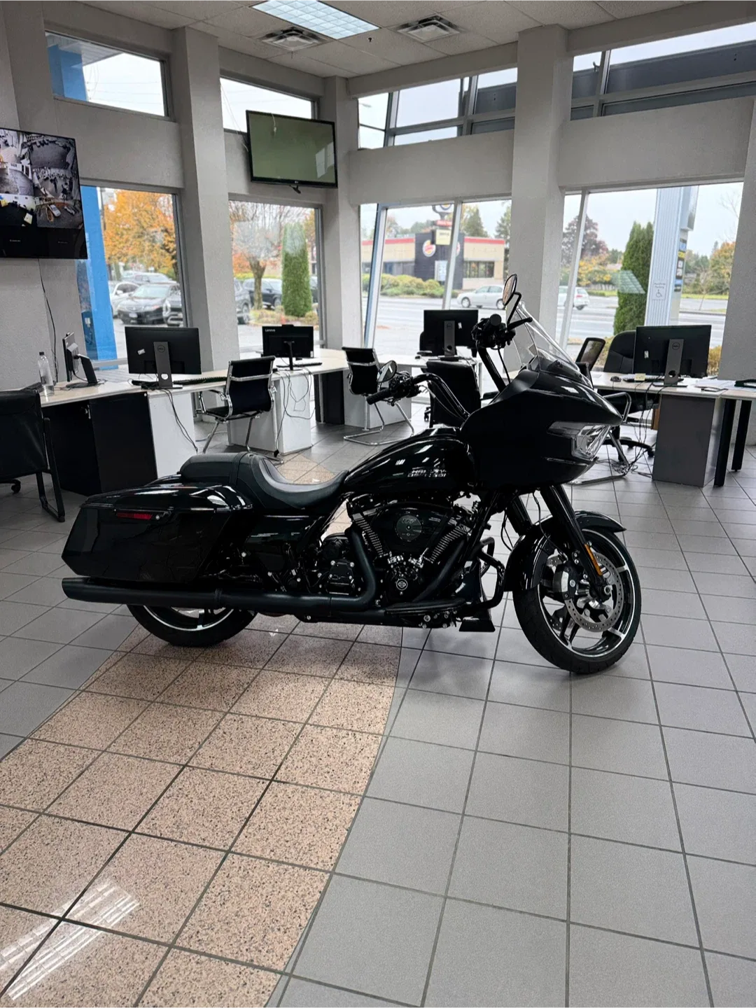 Harley-Davidson Road Glide - Black image indicator(3)