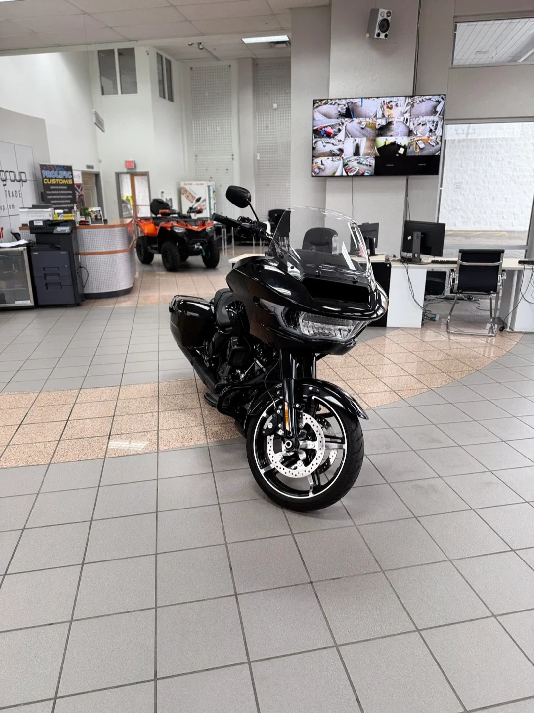 Harley-Davidson Road Glide - Black image indicator(2)