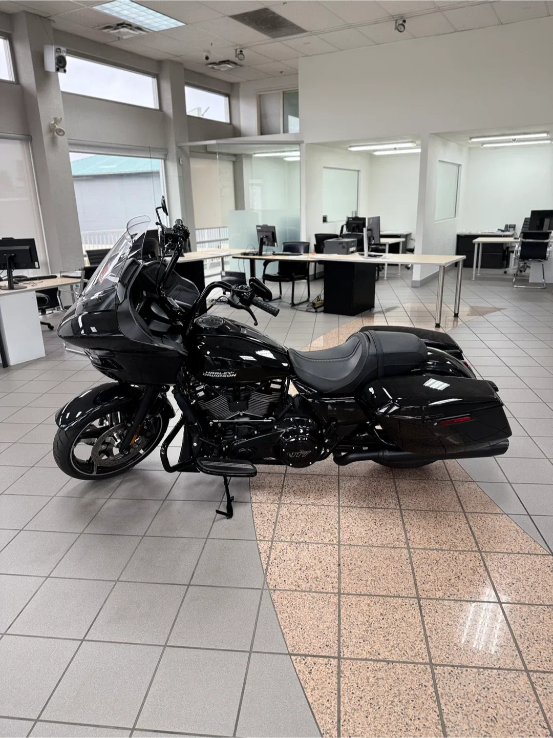 Harley-Davidson Road Glide - Black image indicator(7)