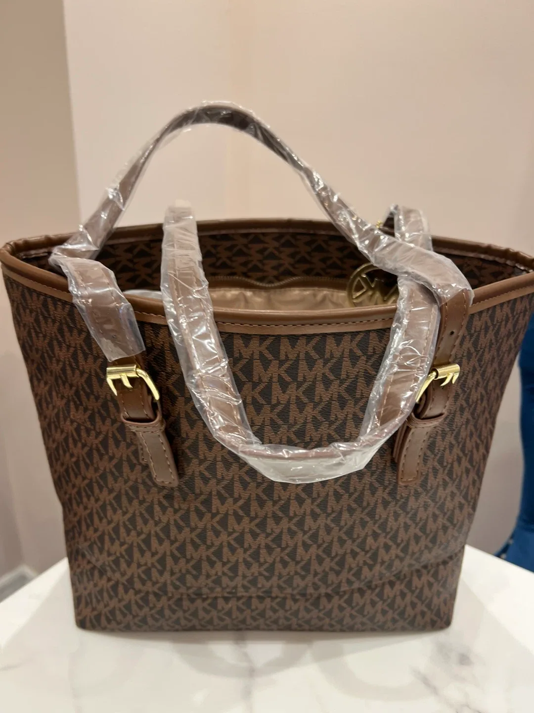 Michael kors tote image indicator(2)