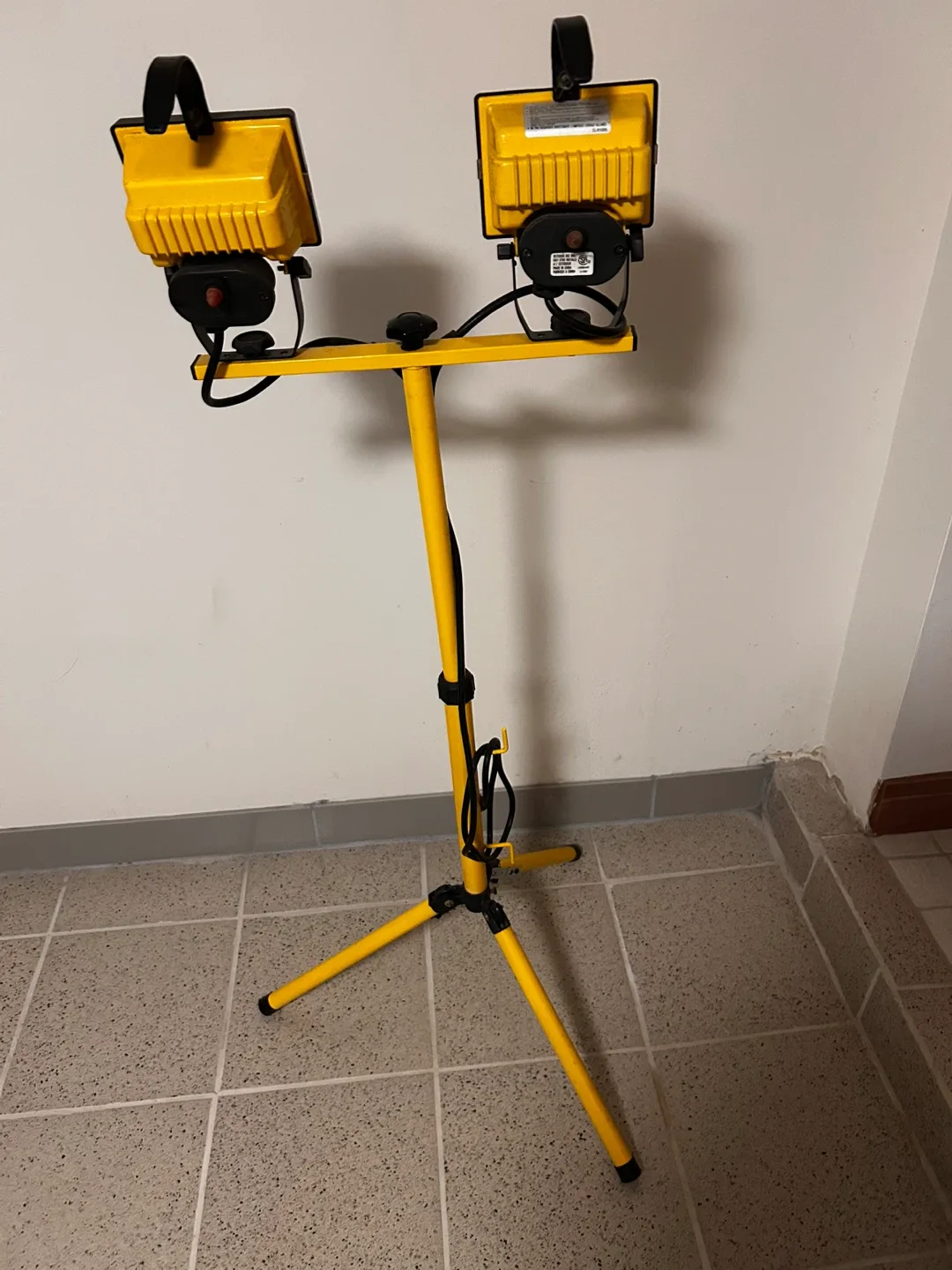 Construction Work Light with Stand image indicator(2)