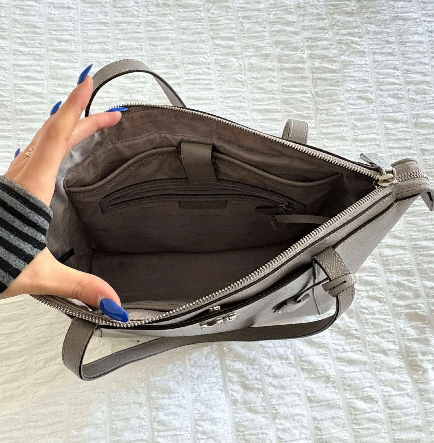 Michael Kors Gray Leather Bag image indicator(3)