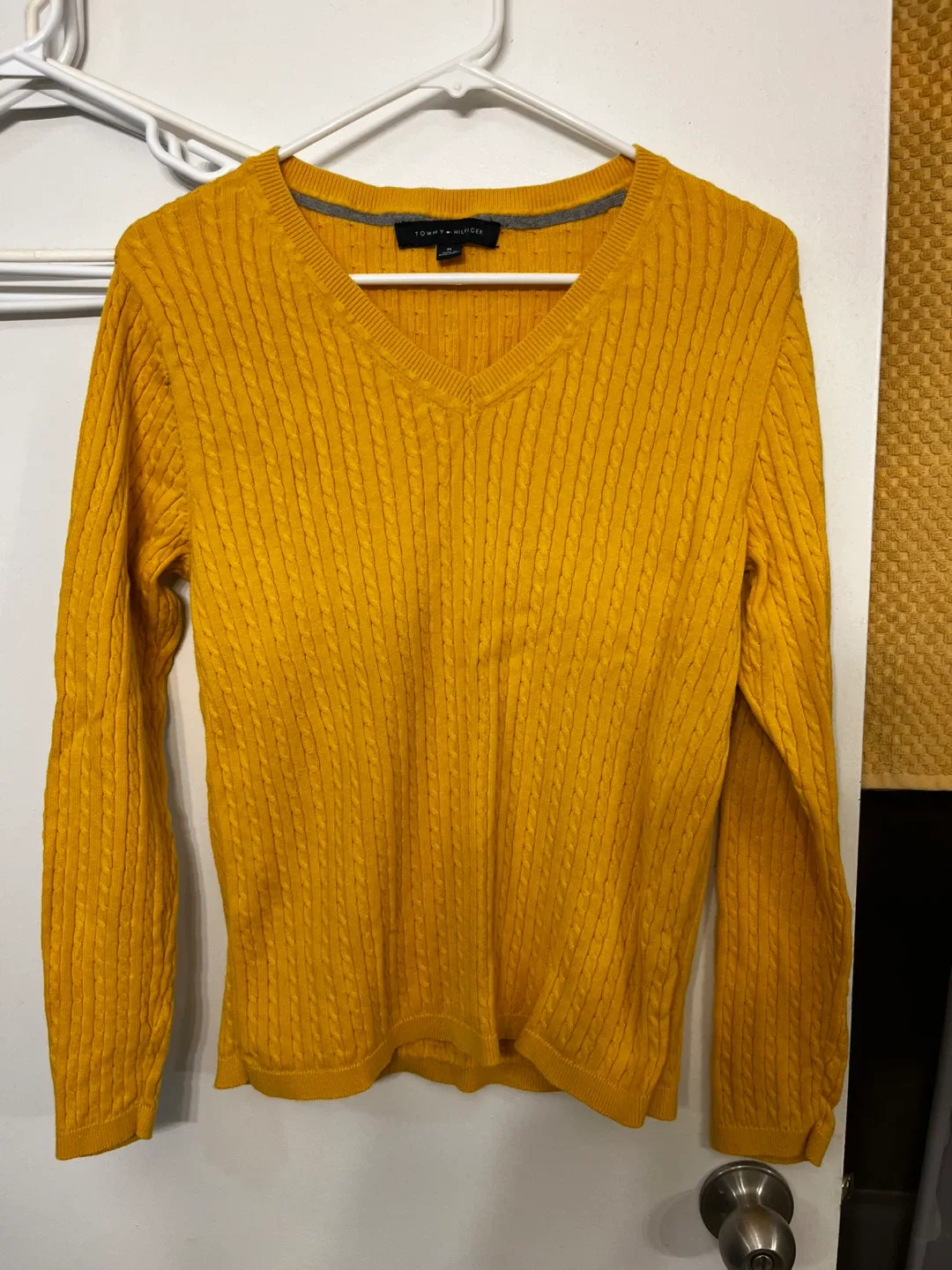 Tommy Hilfiger image indicator(2)