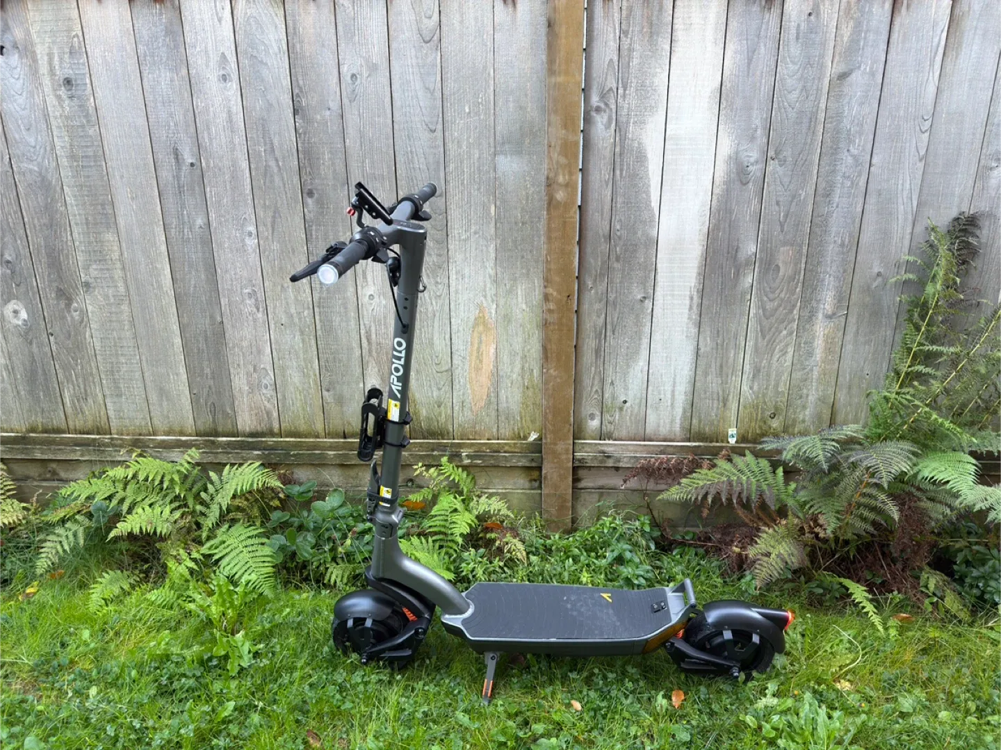 Apollo City Pro E-Scooter – 1,400 km, Excellent Condition. image indicator(2)