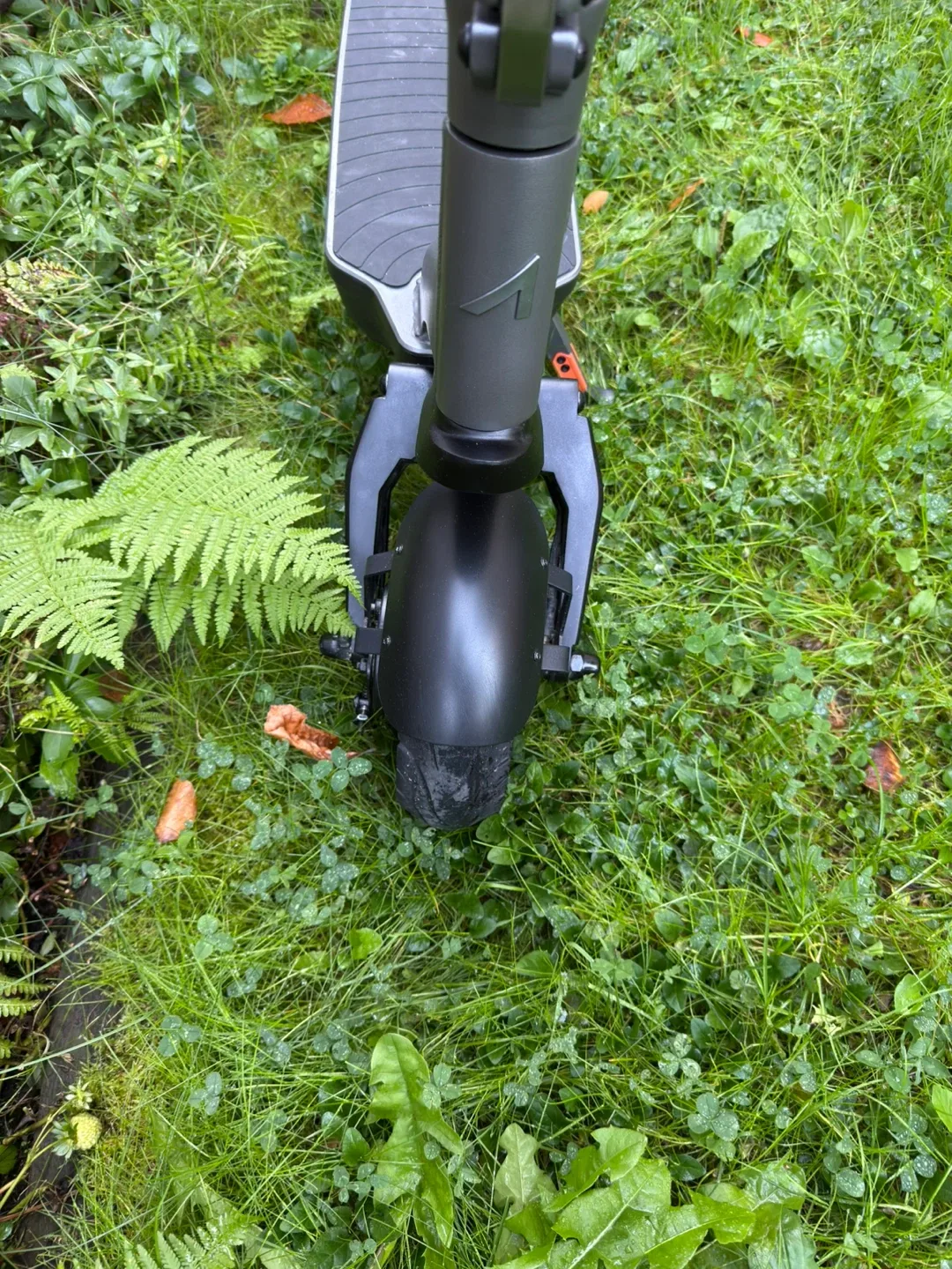 Apollo City Pro E-Scooter – 1,400 km, Excellent Condition. image indicator(3)
