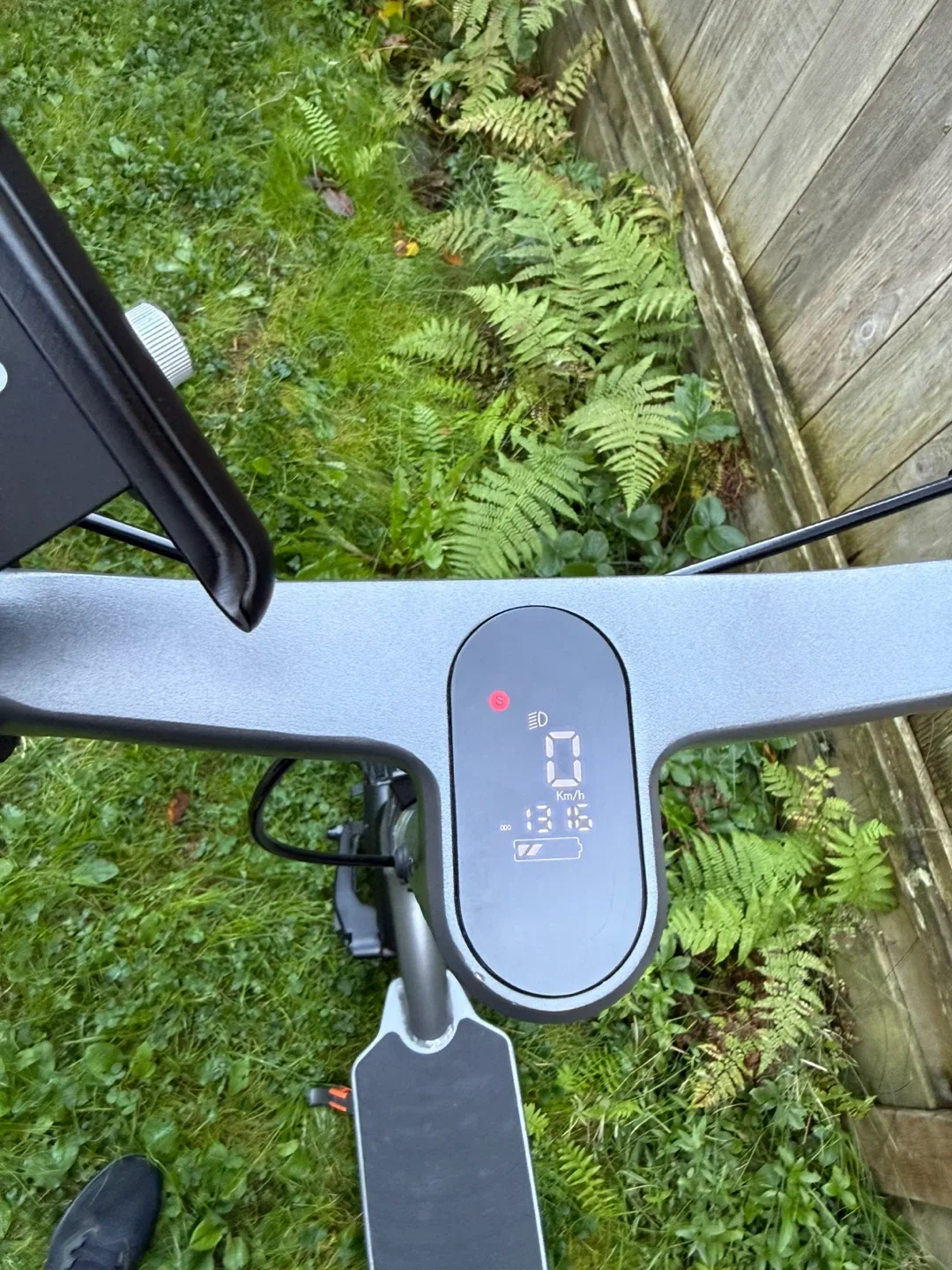 Apollo City Pro E-Scooter – 1,400 km, Excellent Condition. image indicator(9)