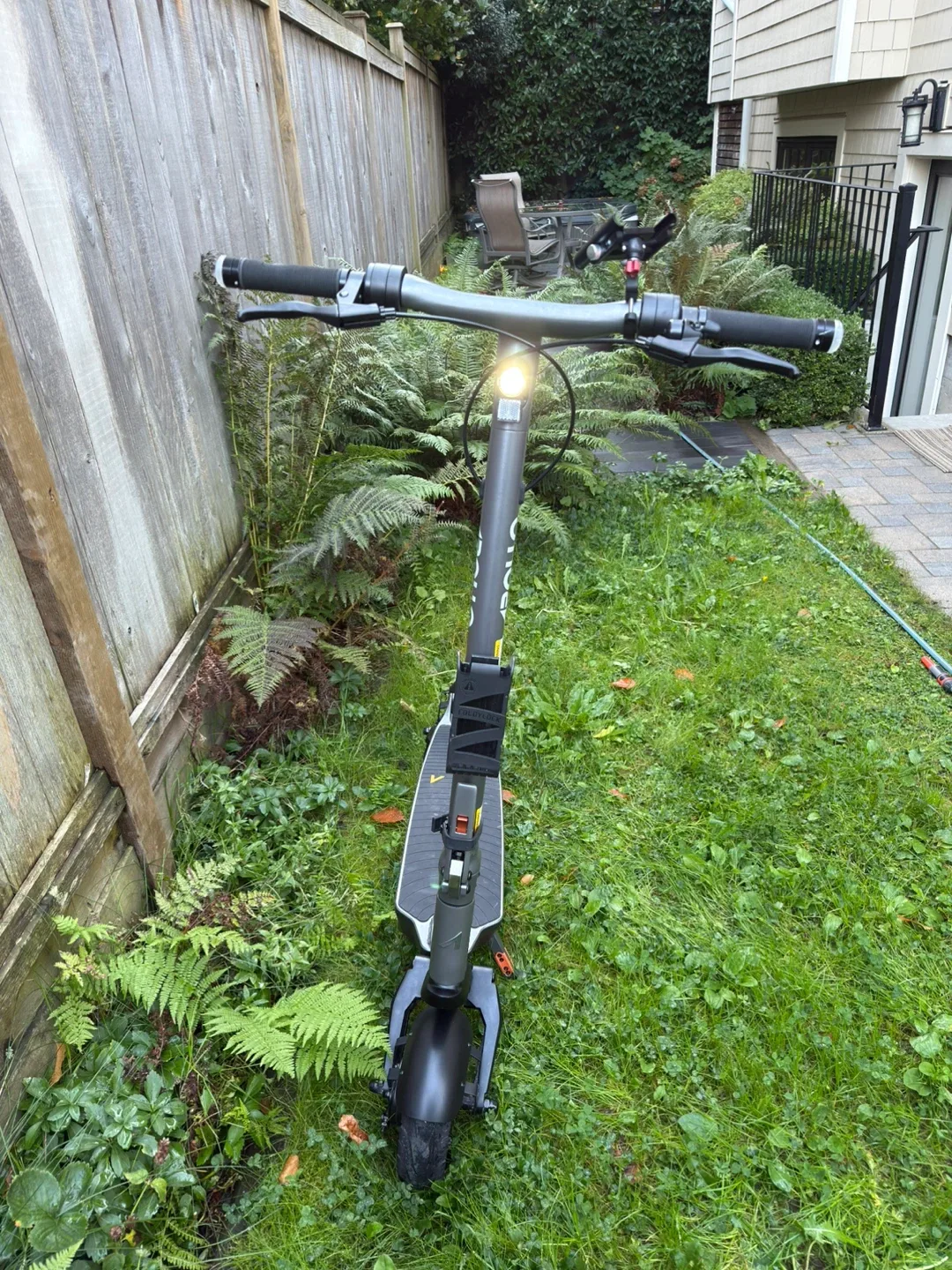 Apollo City Pro E-Scooter – 1,400 km, Excellent Condition. image indicator(8)