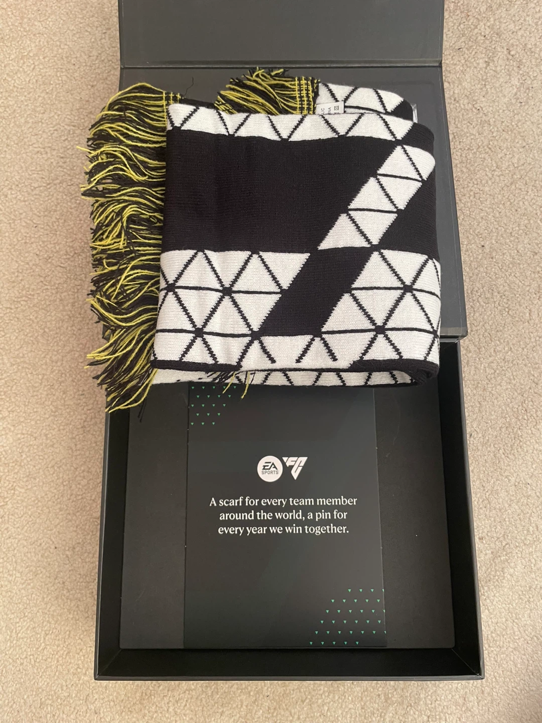 EA Sports FC Scarf - New in Box - photo 2