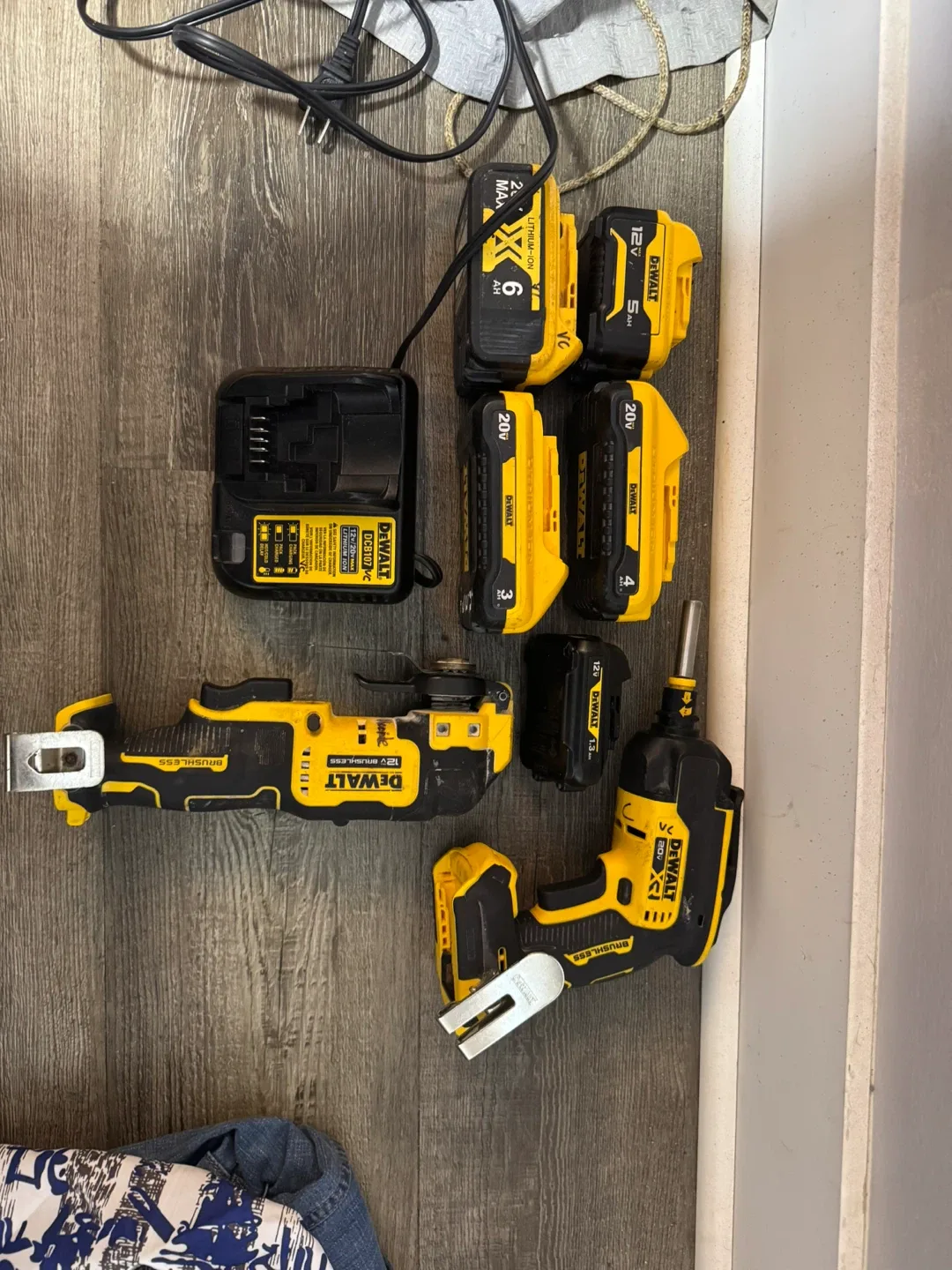 DeWalt Power Tool Set image indicator(3)