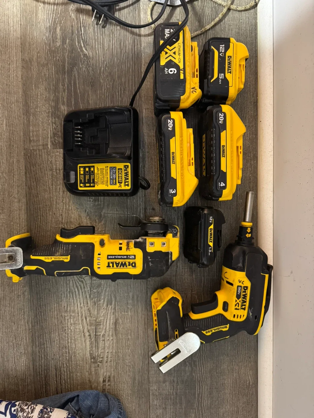 DeWalt Power Tool Set image indicator(2)