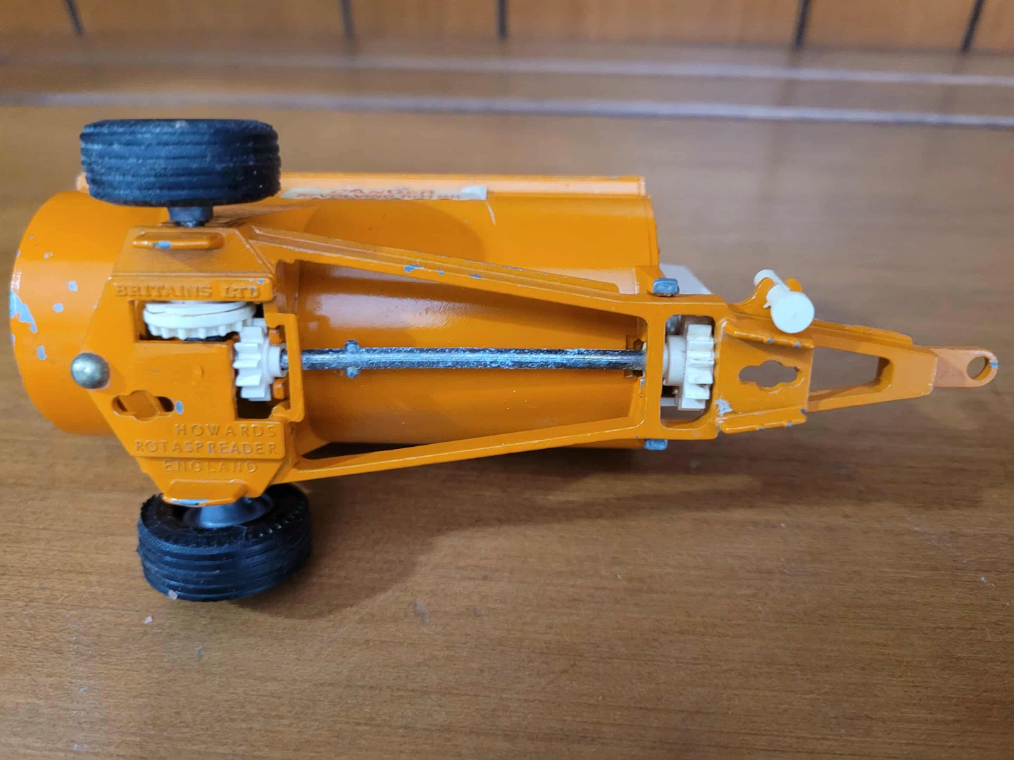 Britains LTD Howards Rotaspreader Toy - photo 3