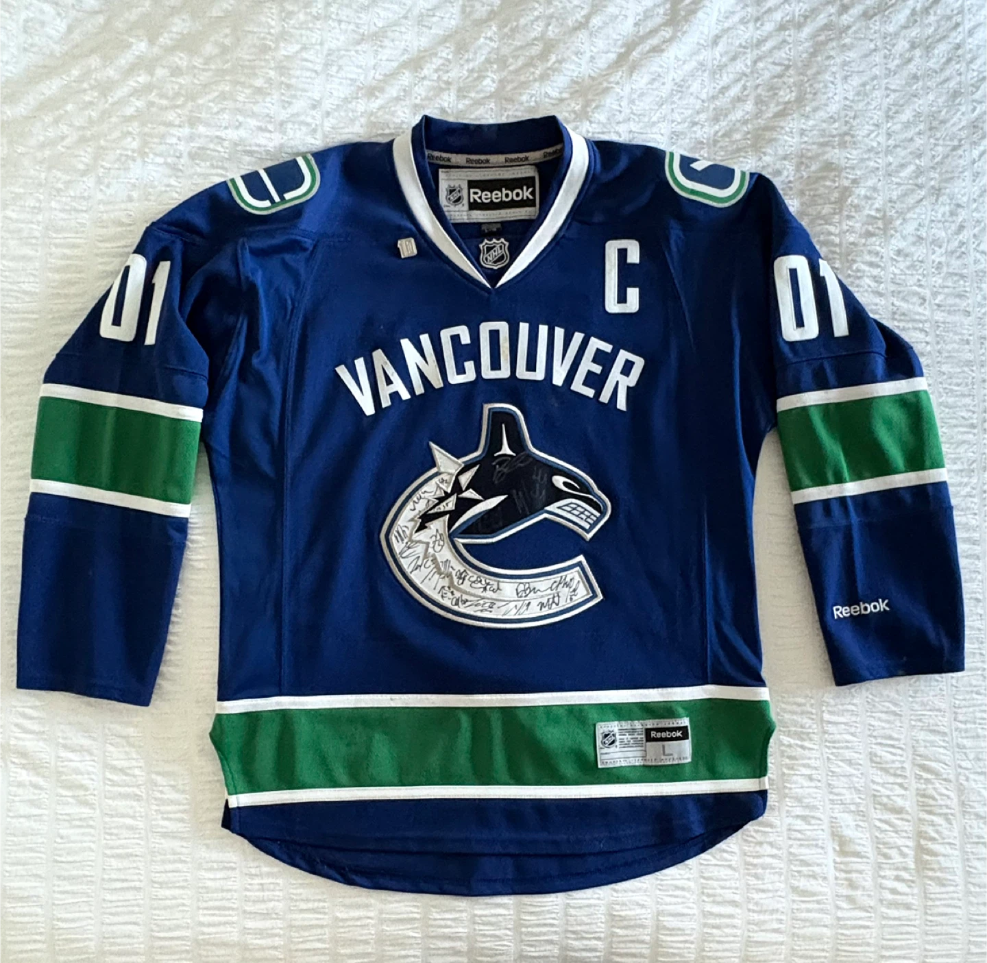 Vancouver Canucks Team Signed Hockey Jersey