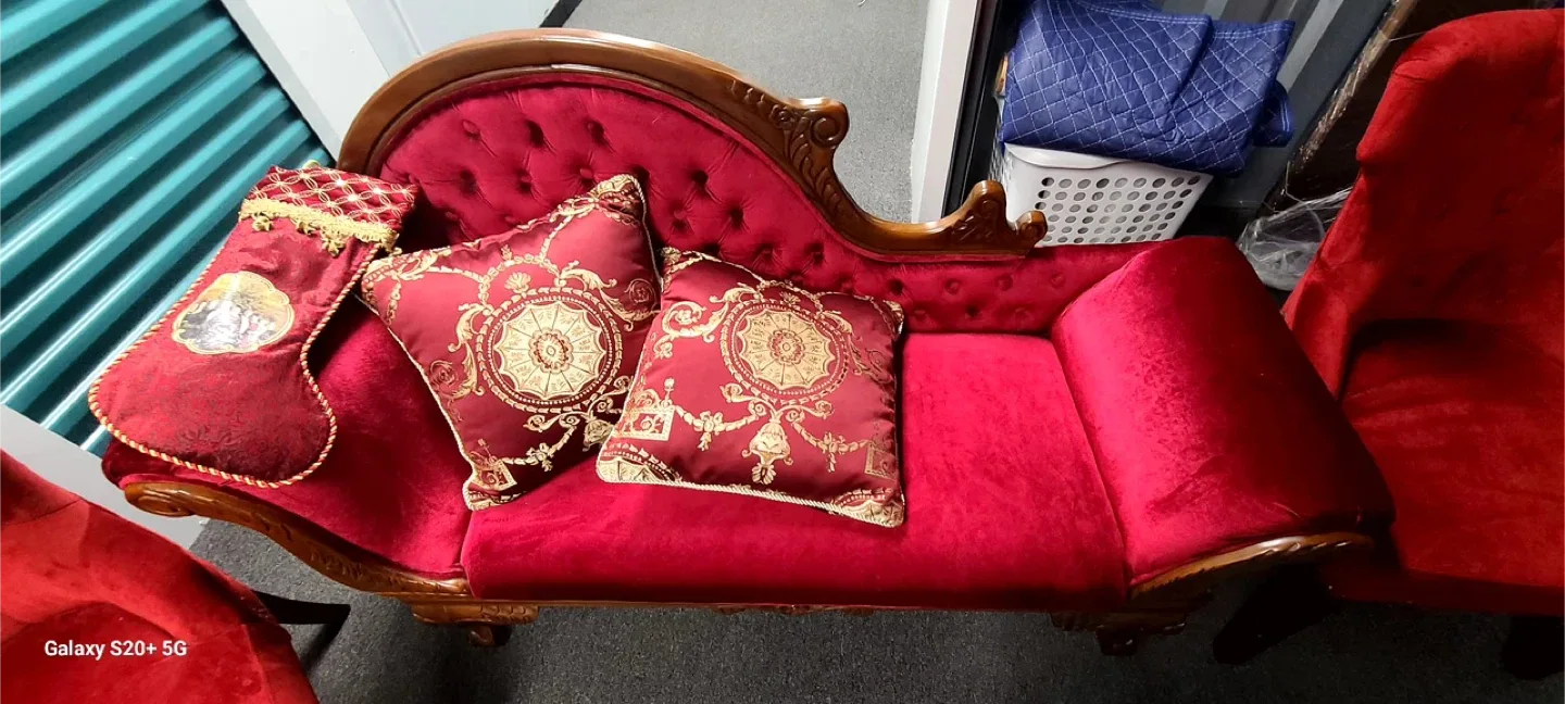 Red Velvet Chaise Lounge image indicator(7)