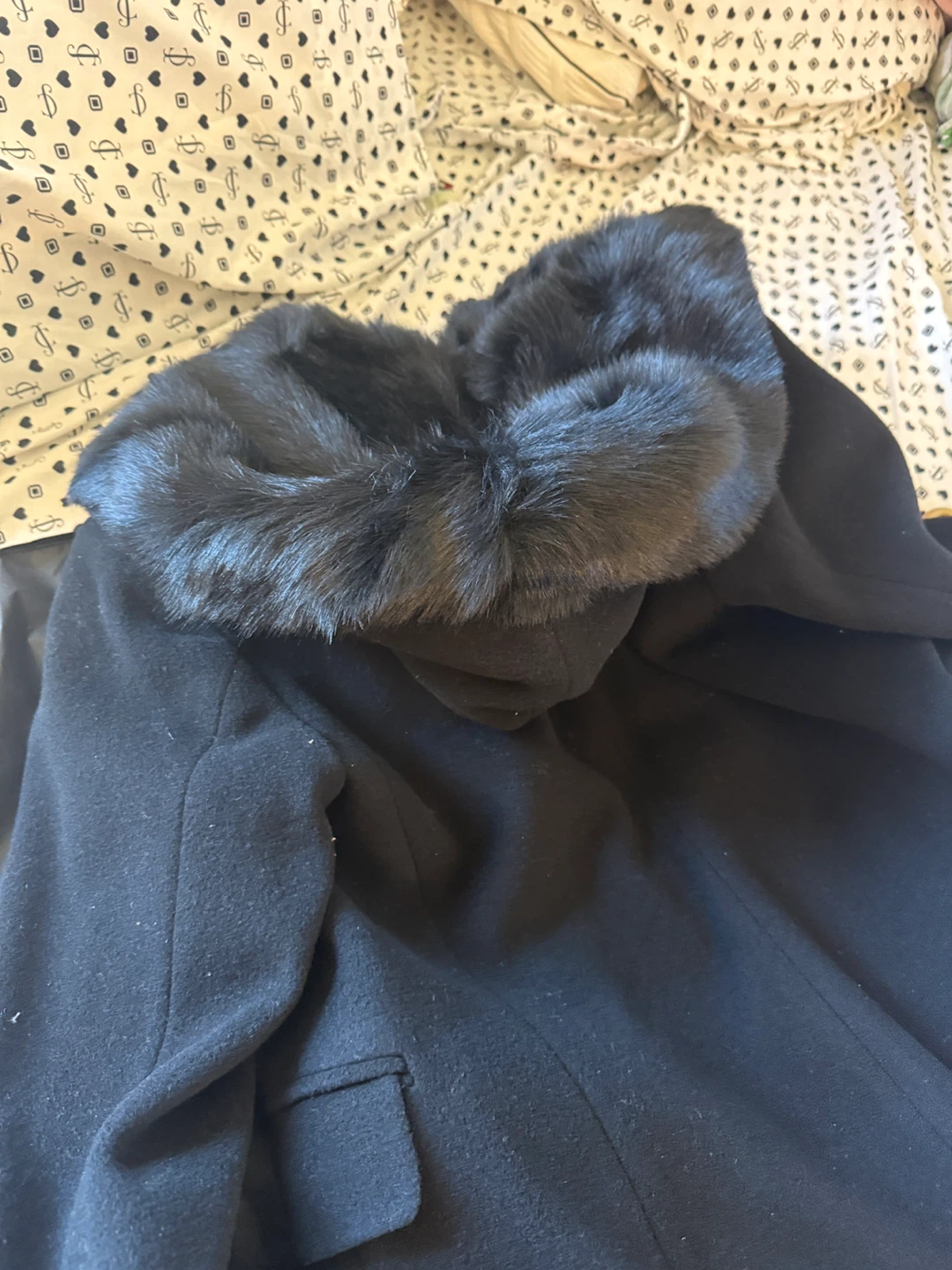 Express Black Coat with Faux Fur Collar - photo 2