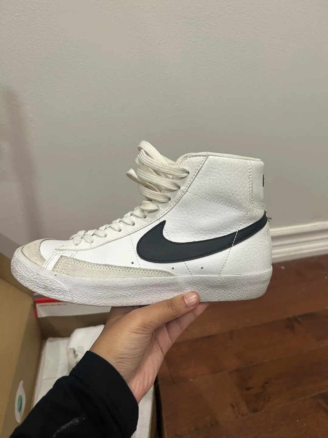 Nike Blazer Mid '77 White/Black 5.5Y (7W) image indicator(4)