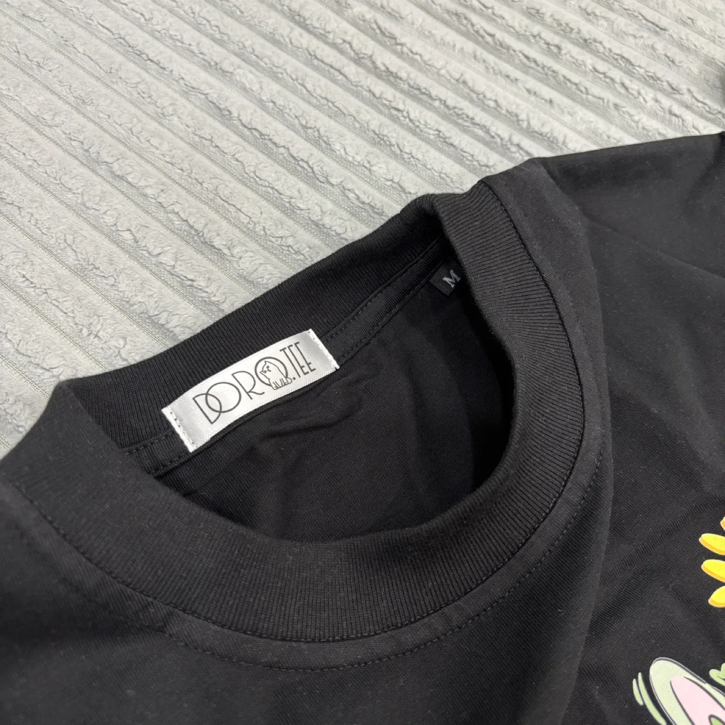 New Labubu Graphic Print T-Shirt - Size M/L image indicator(7)